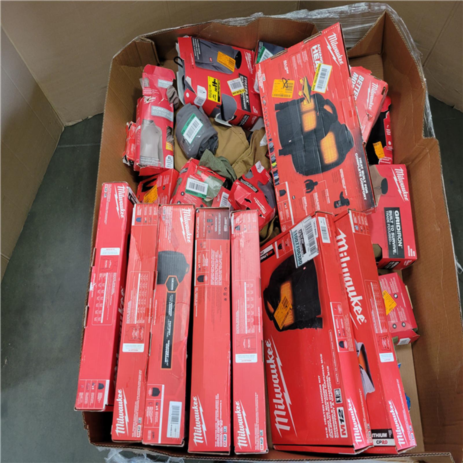 CALIFORNIA AS-IS MILWAUKEE CLOTHING PALLET