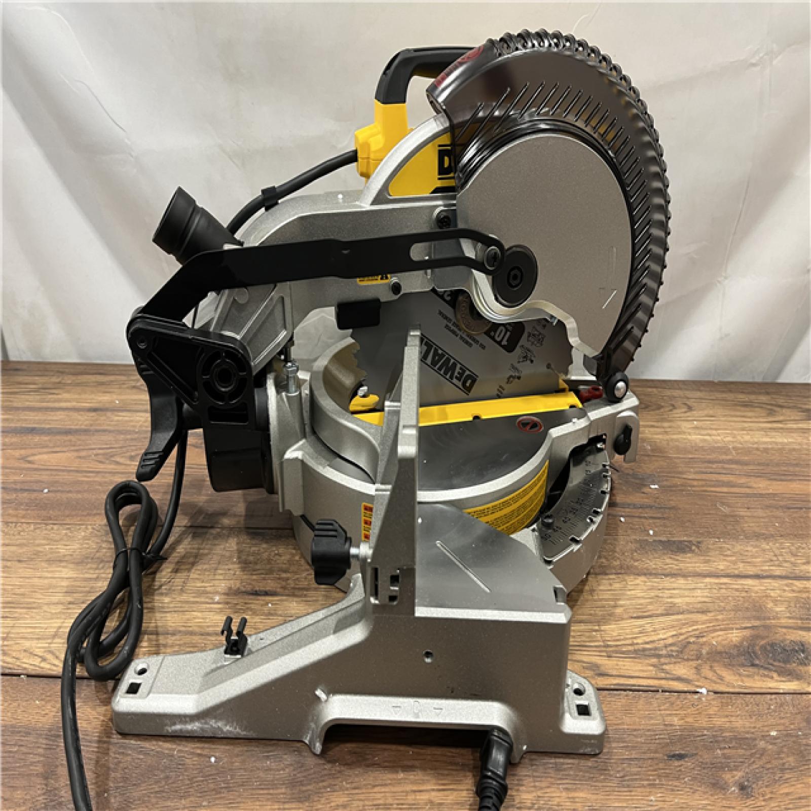 AS IS  DEWALT 15 Amp Corded 10 in. Compound Single Bevel Miter Saw