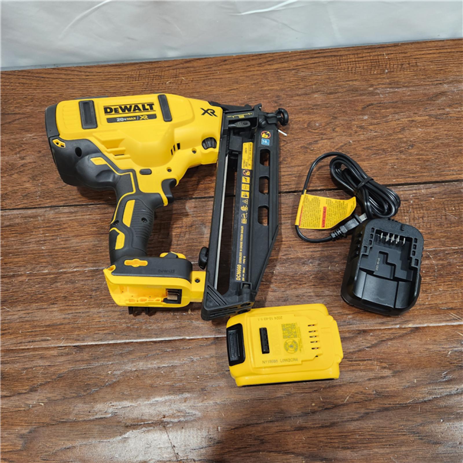 AS-IS DeWalt DCN660D1 20V 16 Gauge Cordless Angled Finish Nailer Kit W/ 2Ah Battery