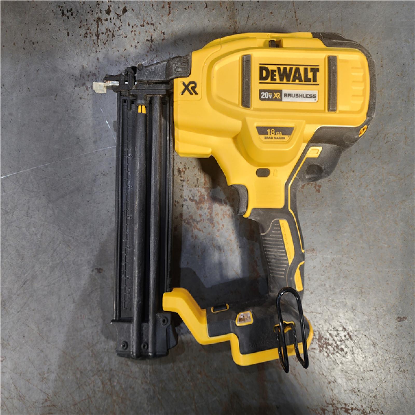 HOUSTON LOCATION - AS-IS DEWALT 20V MAX XR 18 Gauge Brad Nailer Kit