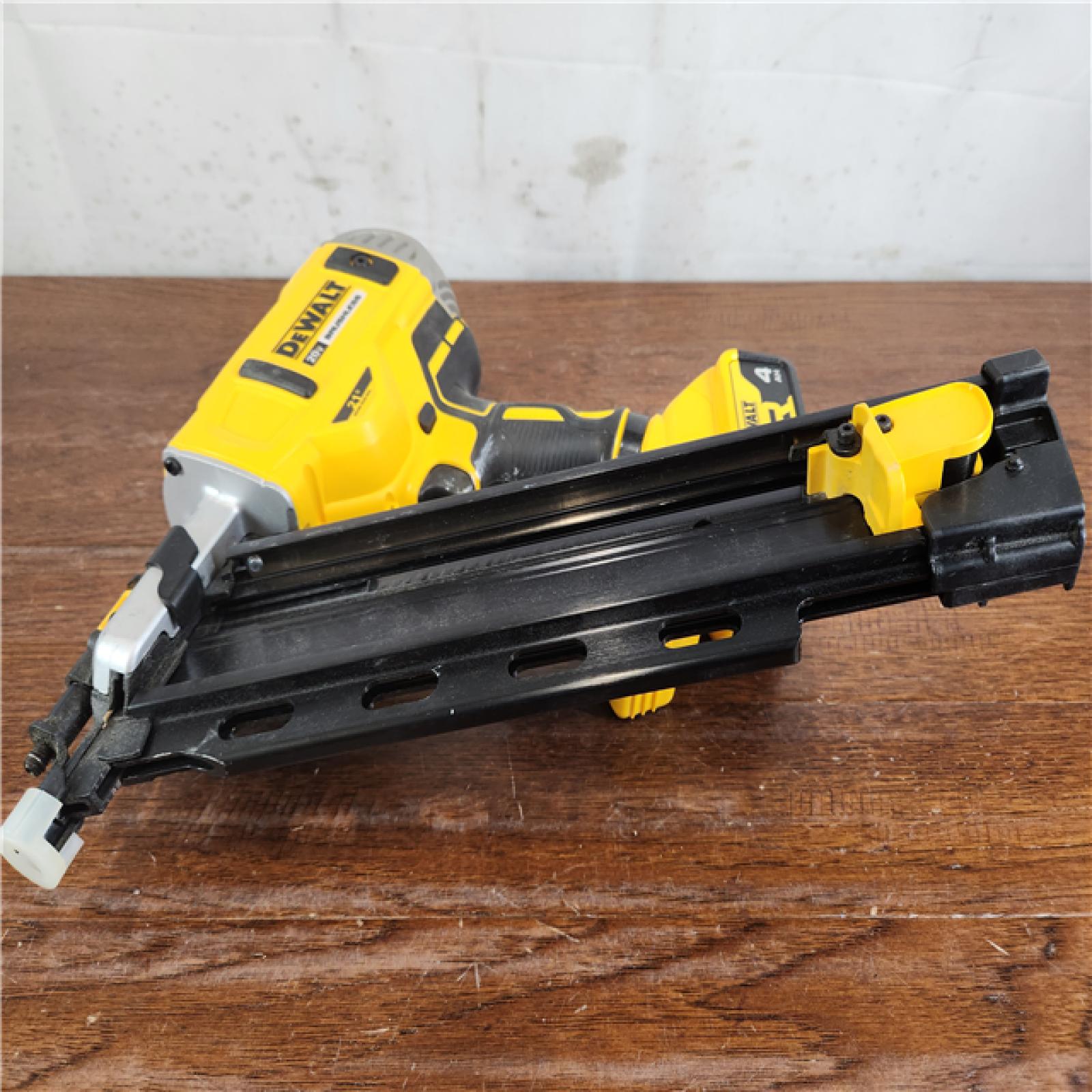 AS-IS DeWalt 20V MAX XR Brushless Cordless 2-Speed 21° Plastic Collated Framing Nailer Kit