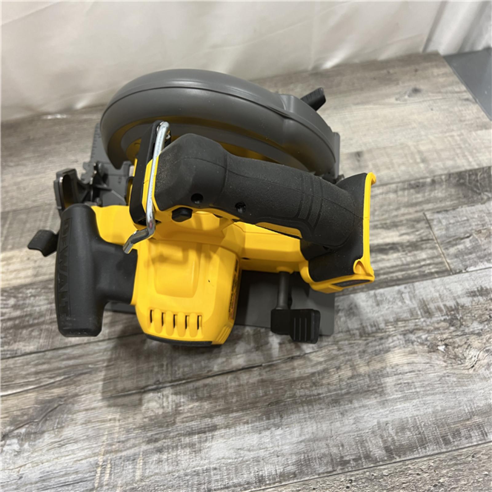 AS-IS DeWALT Flexvolt Max 7-1/4  60V Brushless Circular Saw DCS578B (Bare Tool)