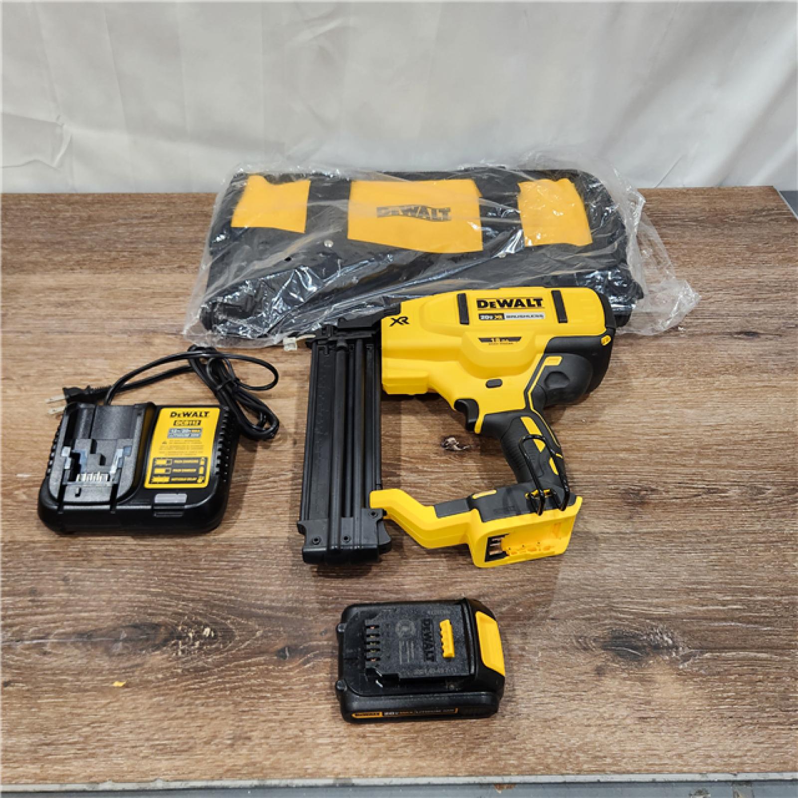 AS-IS DEWALT 20V MAX XR 18 Gauge Brad Nailer Kit