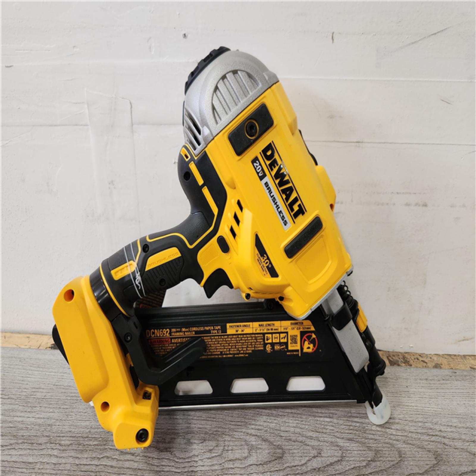 Phoenix Location DEWALT 20V MAX XR Lithium-Ion Cordless Brushless 2-Speed 30° Paper Collated Framing Nailer with 4.0Ah Battery and Charger