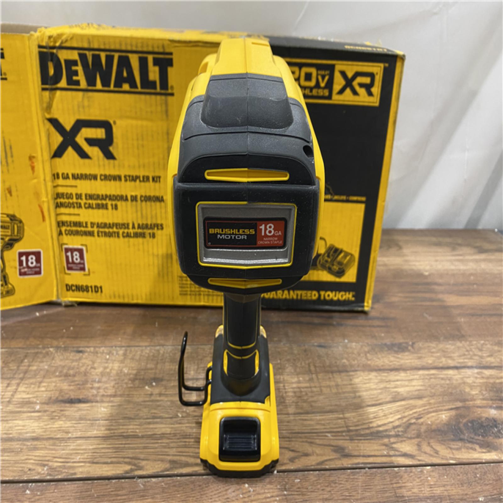 AS IS in Box DEWALT DCN681D1 20V 18Ga Stapler Kit