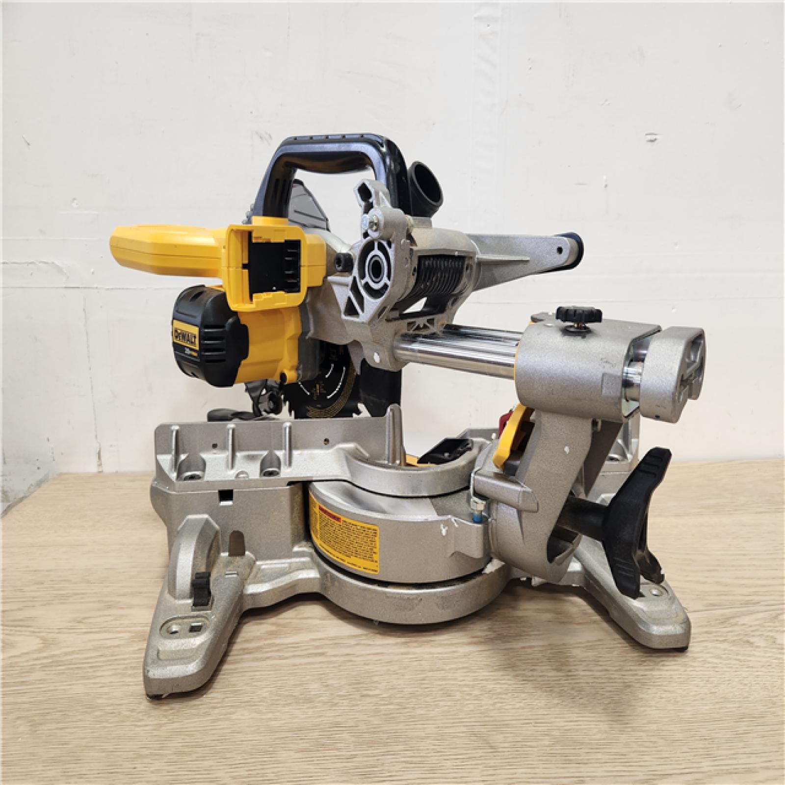 Phoenix Location DEWALT 20V MAX Cordless 7-1/4 in. Sliding Miter Saw (Tool Only)