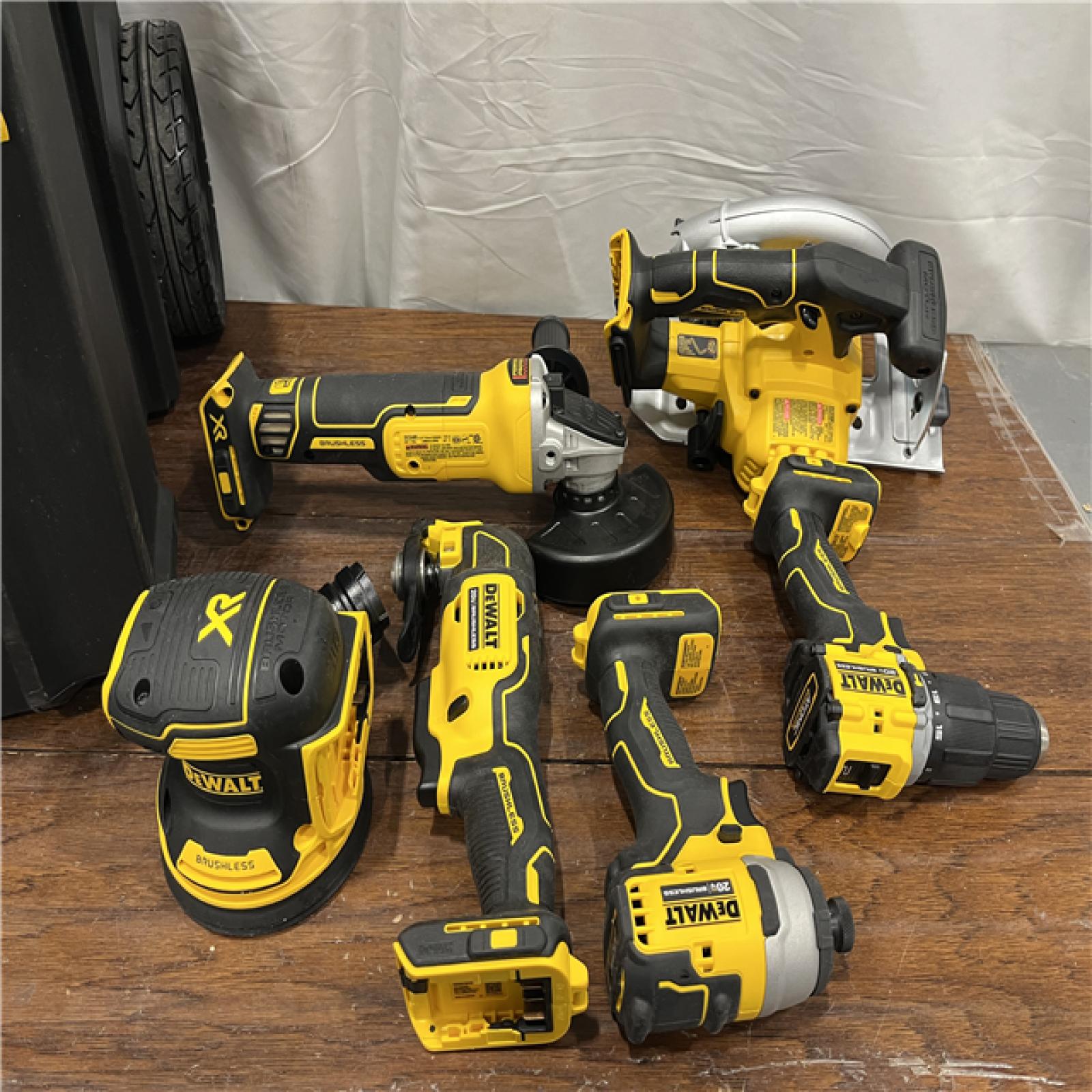 AS-ISDewalt 20-Volt MAX ToughSystem Lithium-Ion 6-Tool Cordless Combo Kit