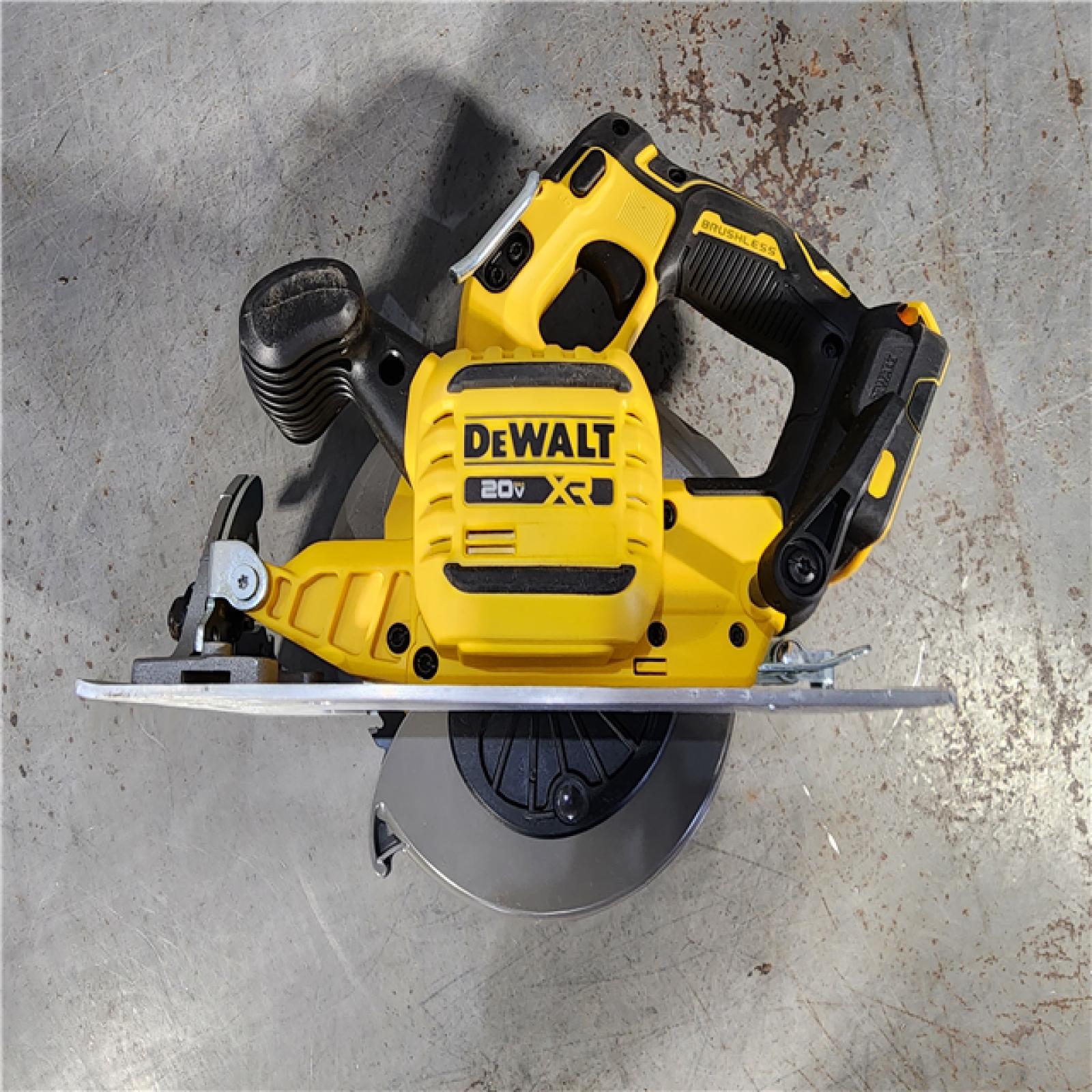 HOUSTON LOCATION - AS-IS DEWALT 20-Volt MAX 7-1/4 in. Cordless Circular Saw (Tool Only)