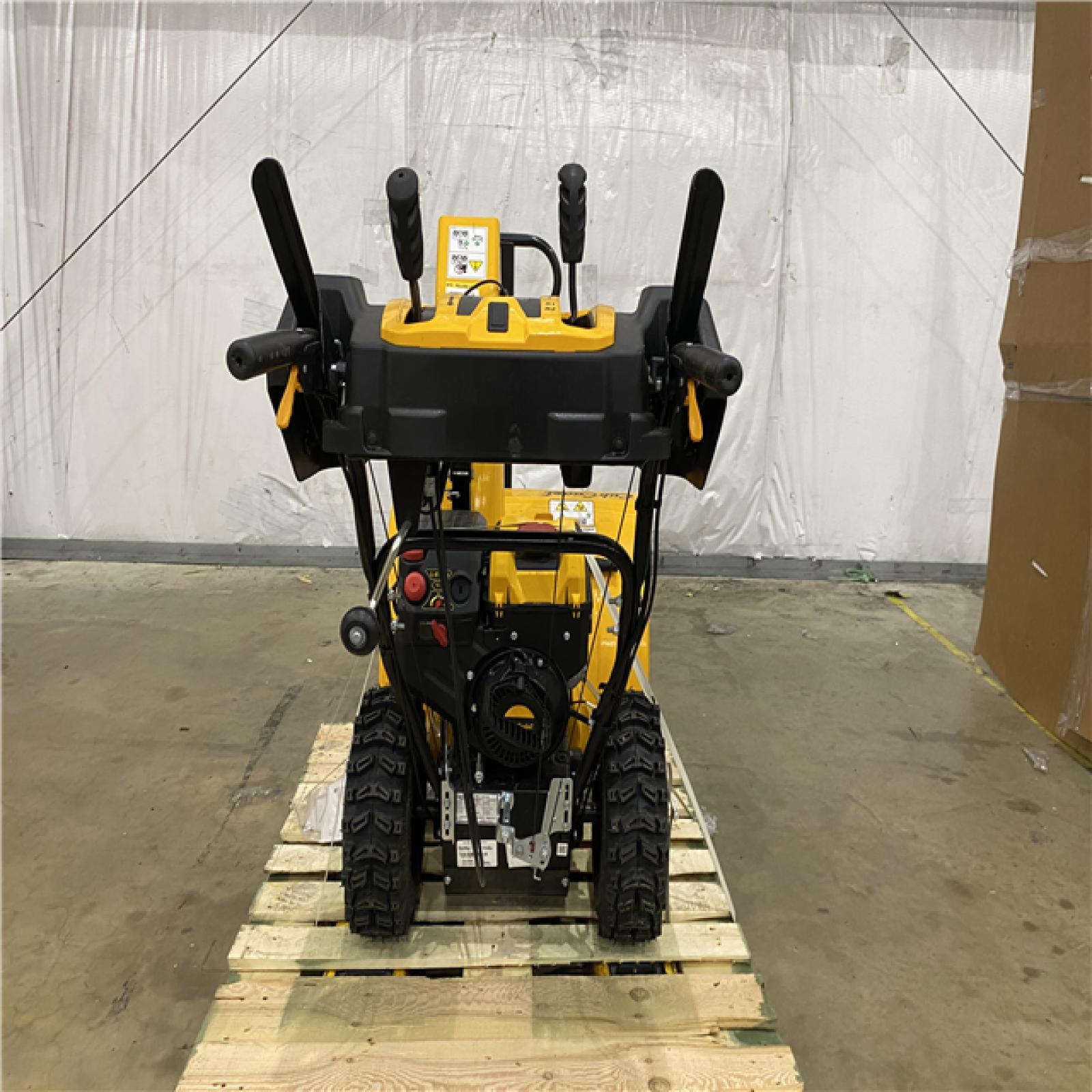 Houston Location - AS-IS Cub Cadet 2x 26'' in Snow Blower