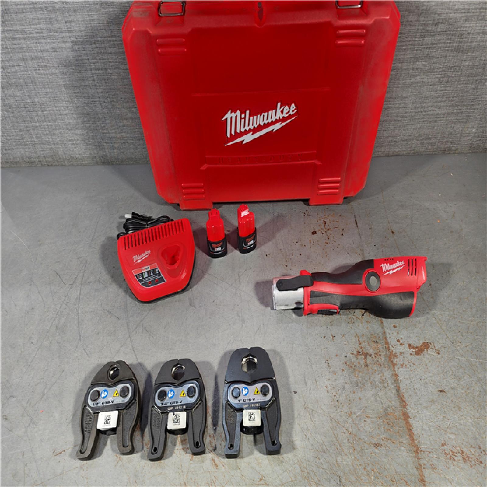 HOUSTON LOCATION - AS-IS (APPEARS LIKE NEW) Milwaukee M12 Force Logic Press Tool 1/2 in. to 1 in. Kit