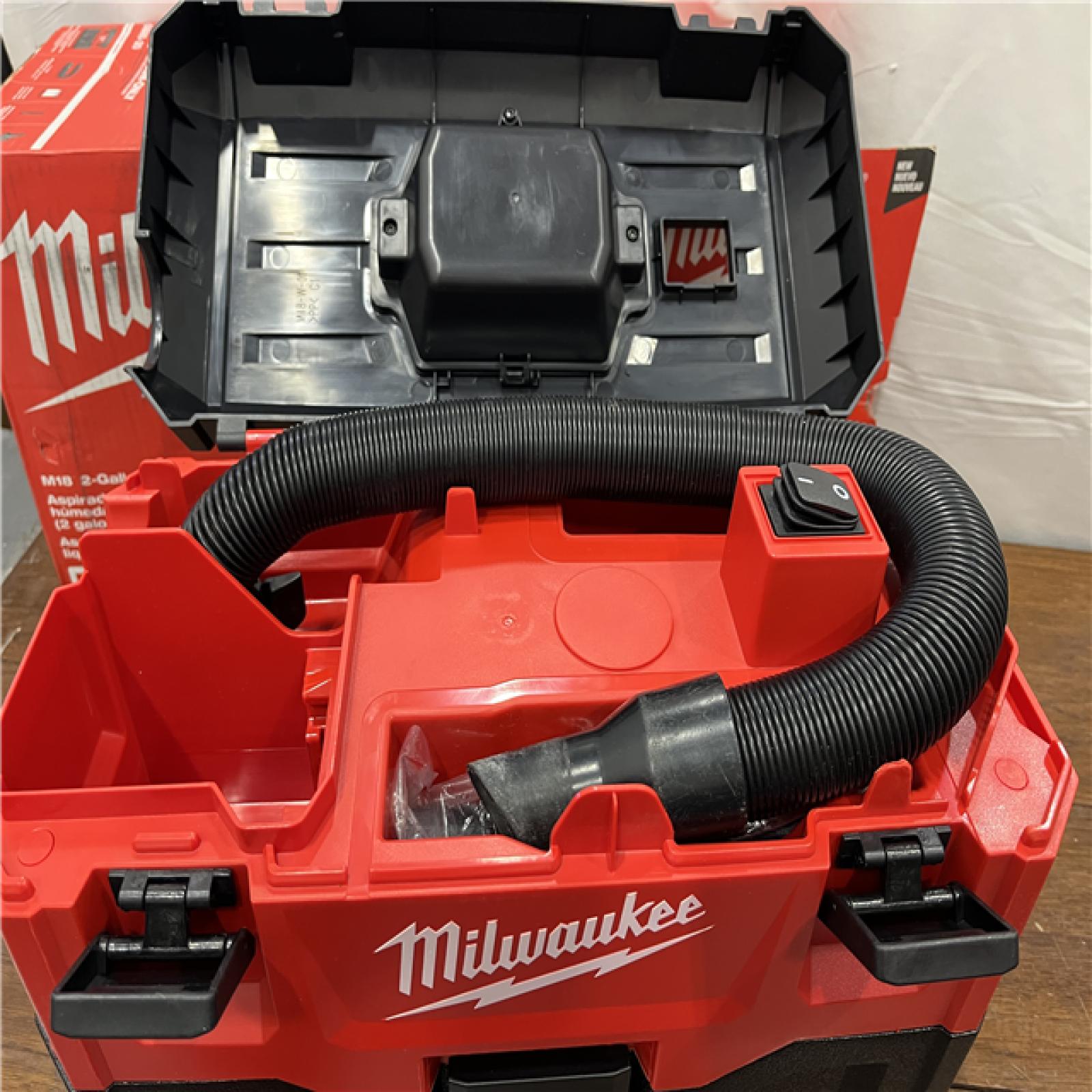 AS-ISMilwaukee M18 Vacuum 2Gal 6  Hose Access Bare Tool