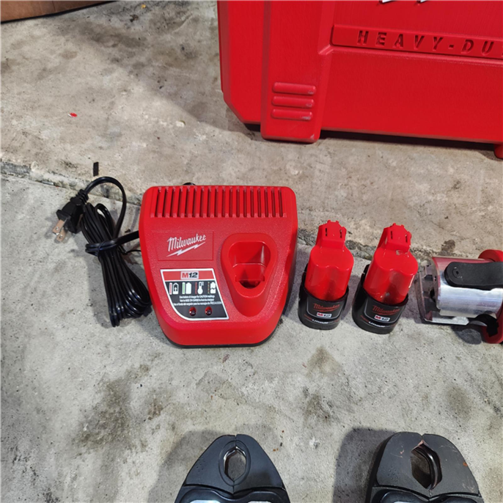 HOUSTON LOCATION - AS-IS Milwaukee M12 Force Logic Press Tool 1/2 in. to 1 in. Kit