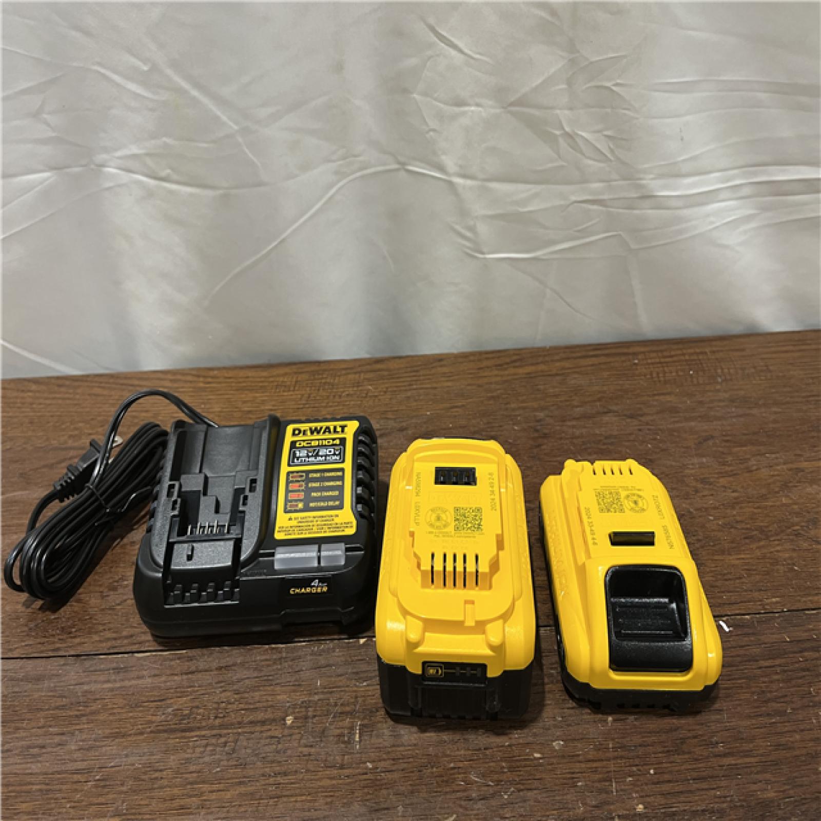 AS-ISDEWALT 20V MAX Lithium-Ion 6.0Ah and 4.0Ah Battery and Charger Starter Kit