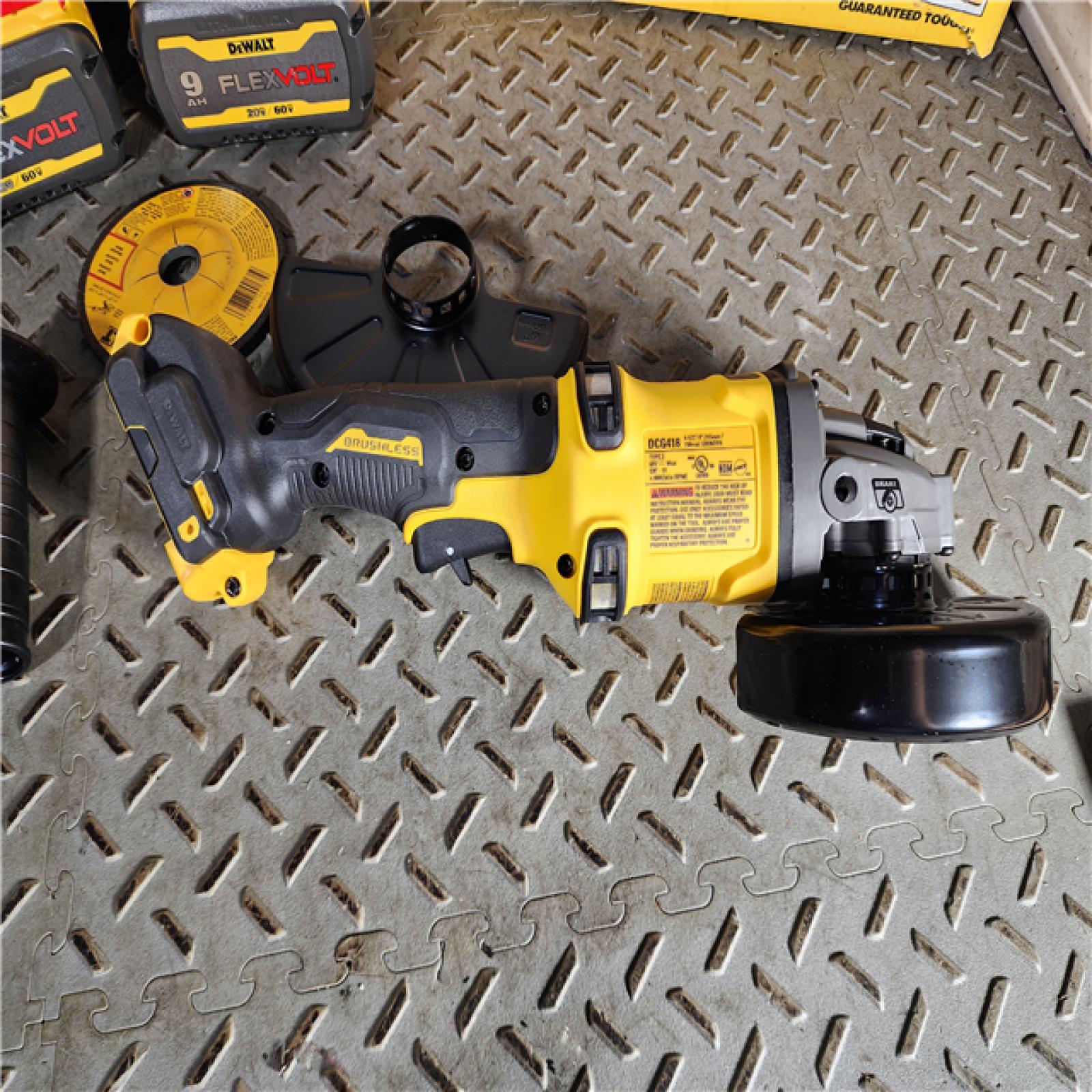 HOUSTON LOCATION - AS-IS (APPEARS LIKE NEW) DeWalt Flexvolt 60V Max Cordless Grinder  4.5 in; 6 in  Kit  1 KT (115-DCG418X2)