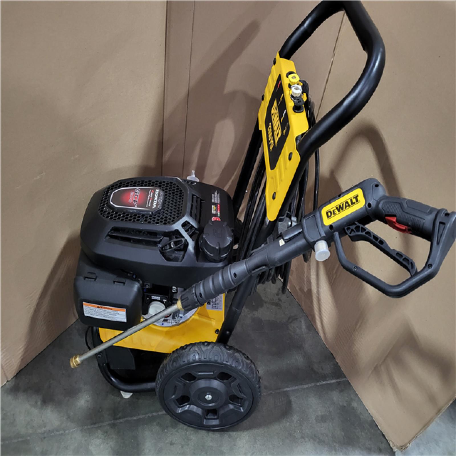 CALIFORNIA AS-IS DEWALT HIGH PERFORMANCE EASY START HONDA GVC 200 3300 PSI GAS PRESSURE WASHER