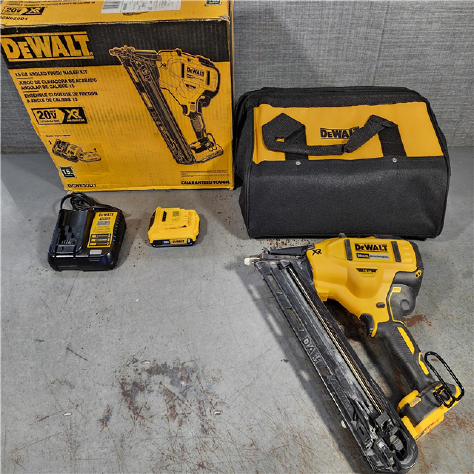 HOUSTON LOCATION - AS-IS DEWALT 20V MAX XR 15 Ga. Cordless 34 Deg Nailer 20 V