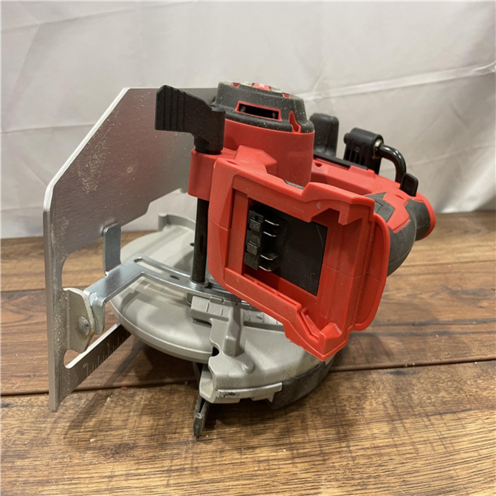 AS-IS MILWAUKEE M18 18V Lithium-Ion Brushless Cordless 7-1/4 in. Circular Saw (Tool-Only)