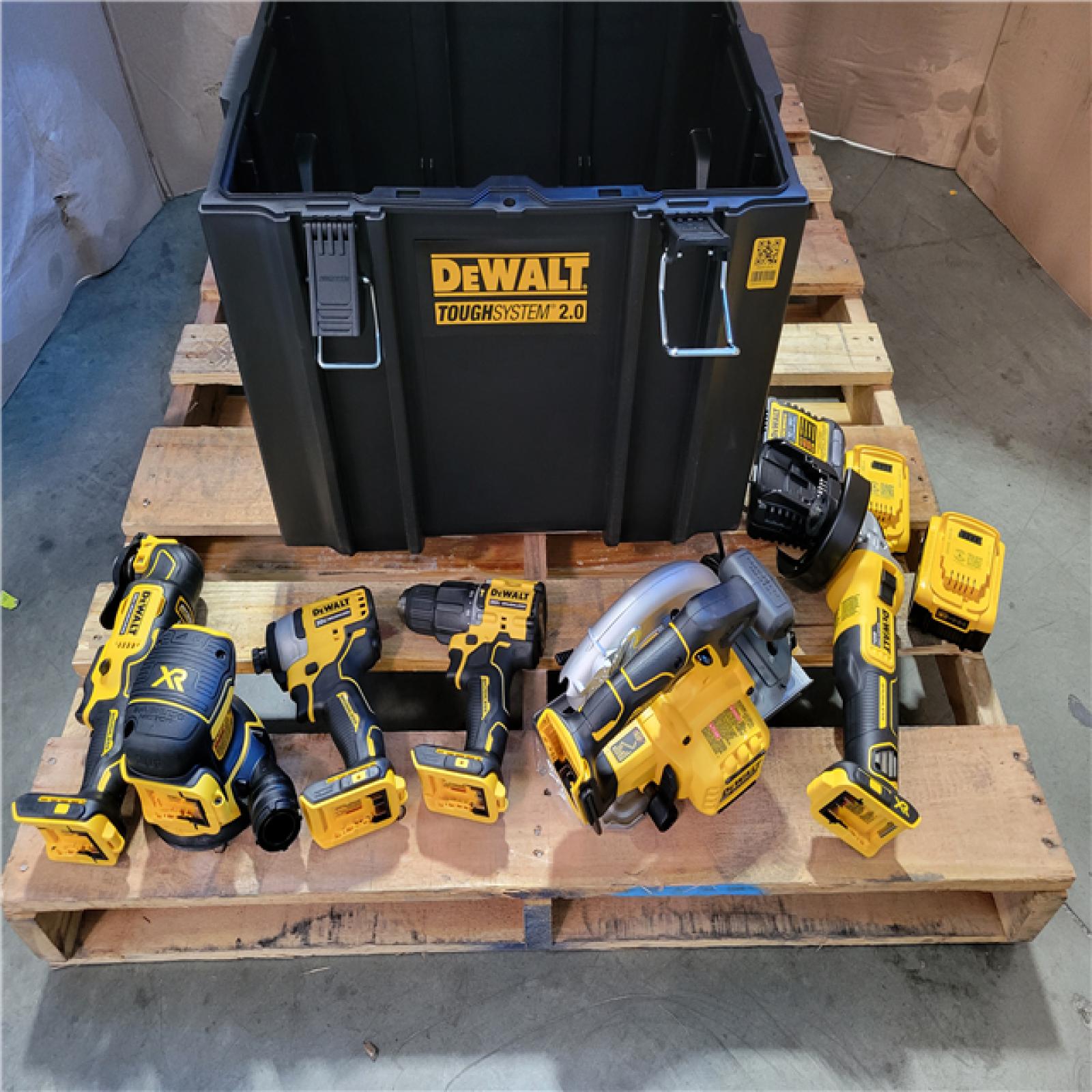 CALIFORNIA NEW DEWALT BRUSHLESS 6-TOOL COMBO KIT WITH TOUGHSYSTEM 2.0 (2 BATTERIES AND CHARGER INCLUDED)