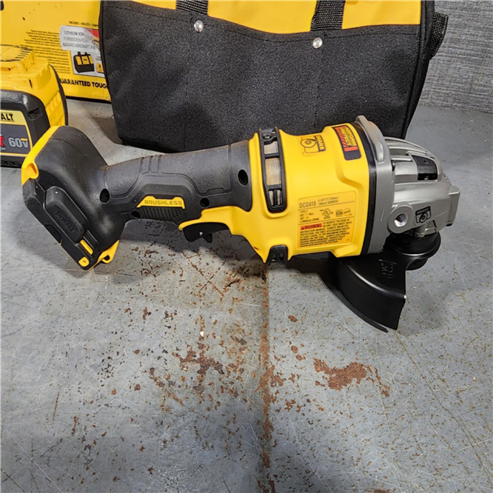 HOUSTON LOCATION - AS-IS (APPEARS LIKE NEW) DeWalt Flexvolt 60V Max Cordless Grinder  4.5 in; 6 in  Kit  1 KT (115-DCG418X2)