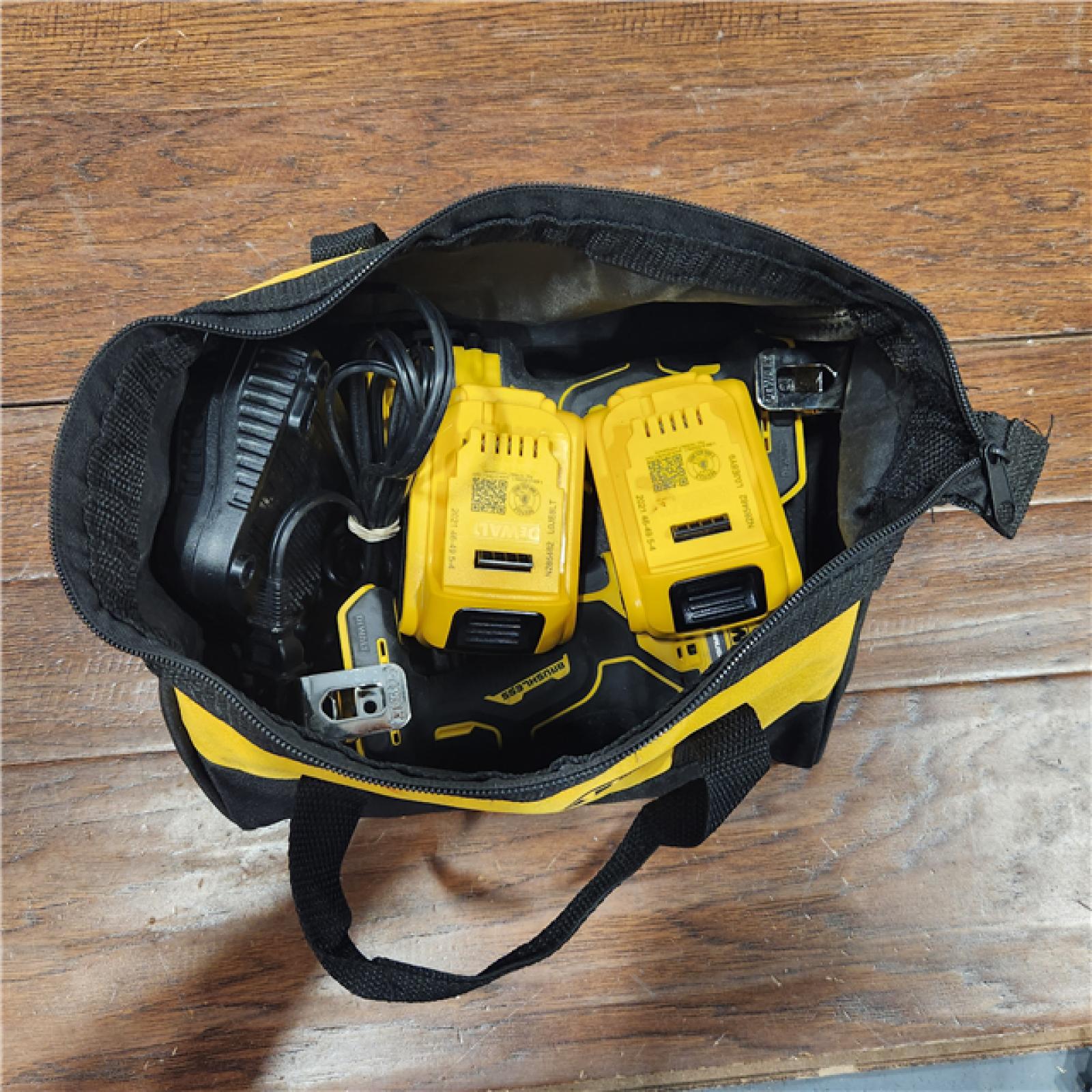 AS-IS DEWALT 20V MAX DCK278C2 2-Tool Combo Kit