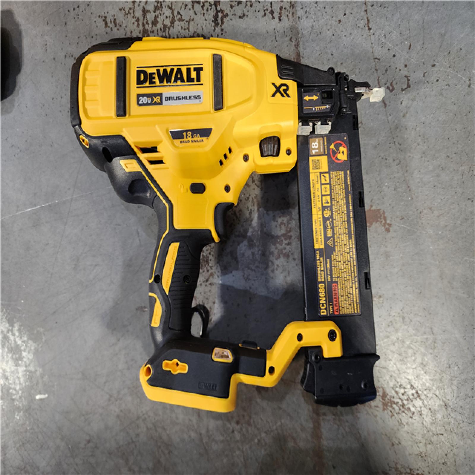 HOUSTON LOCATION - AS-IS DEWALT 20V MAX XR 18 Gauge Brad Nailer Kit