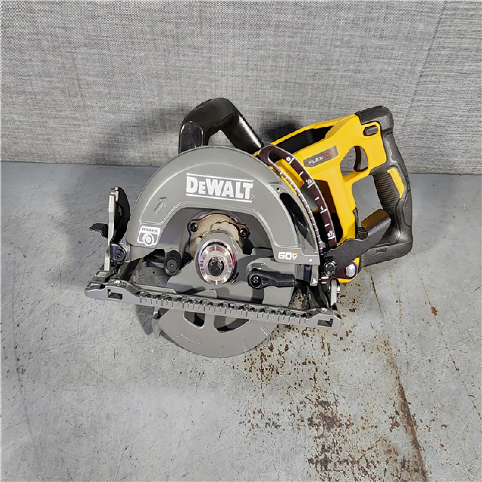 HOUSTON LOCATION - AS-IS DEWALT FLEXVOLT 60V MAX Cordless Brushless 7-1/4 in. Wormdrive Style Circular Saw (Tool Only)