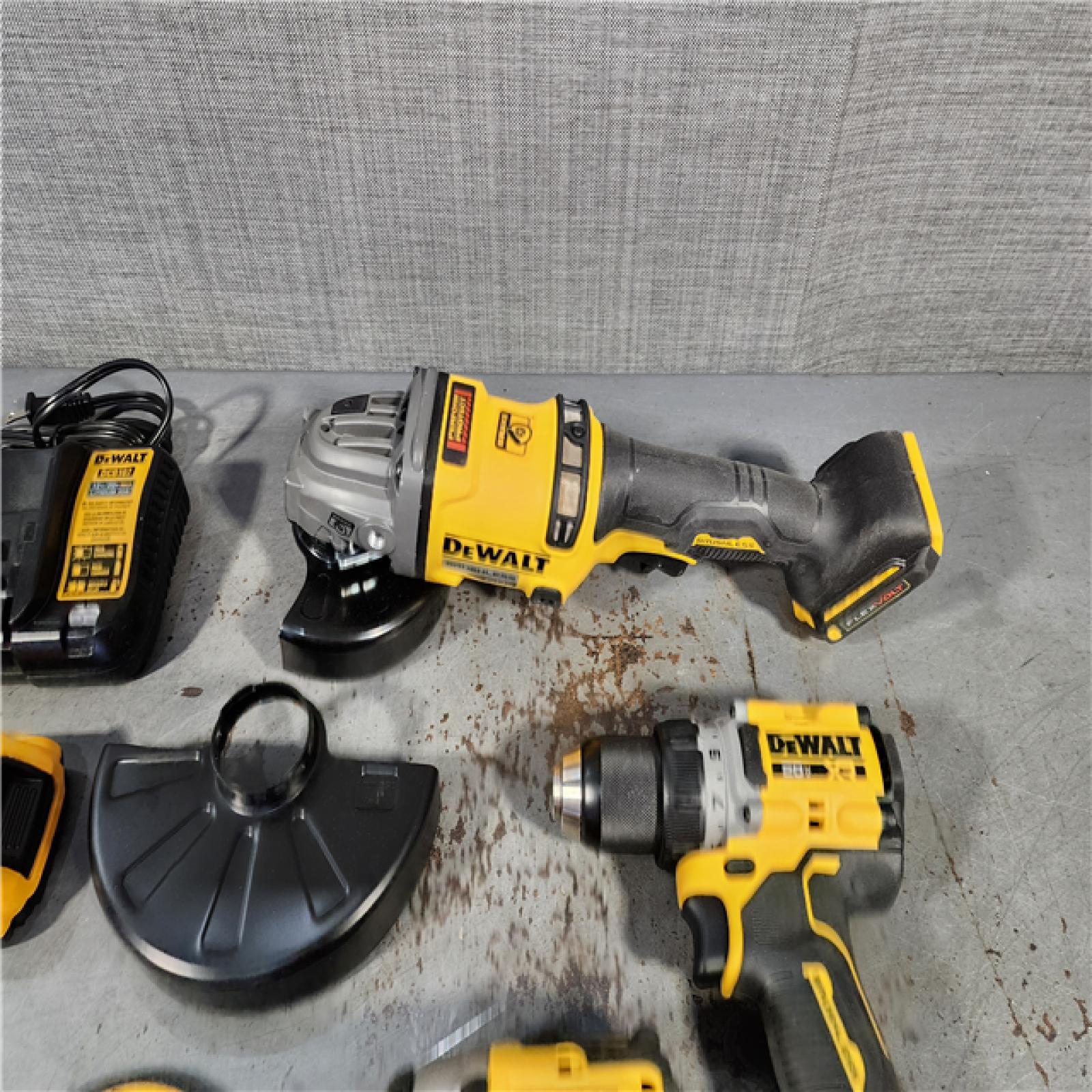 HOUSTON LOCATION - AS-IS DEWALT 3 TOOL COMBO KIT W/ (2) BATTERY & CHARGER