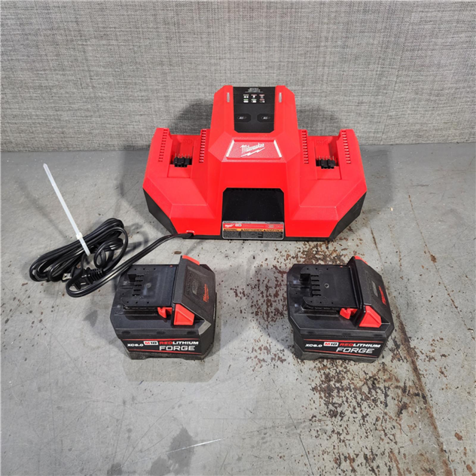 HOUSTON LOCATION - AS-IS Milwaukee 48-59-1815 M18 18V Dual Bay Simultaneous Super Charger W/ (2) M18 RED LITHIUM FORG XC6.0