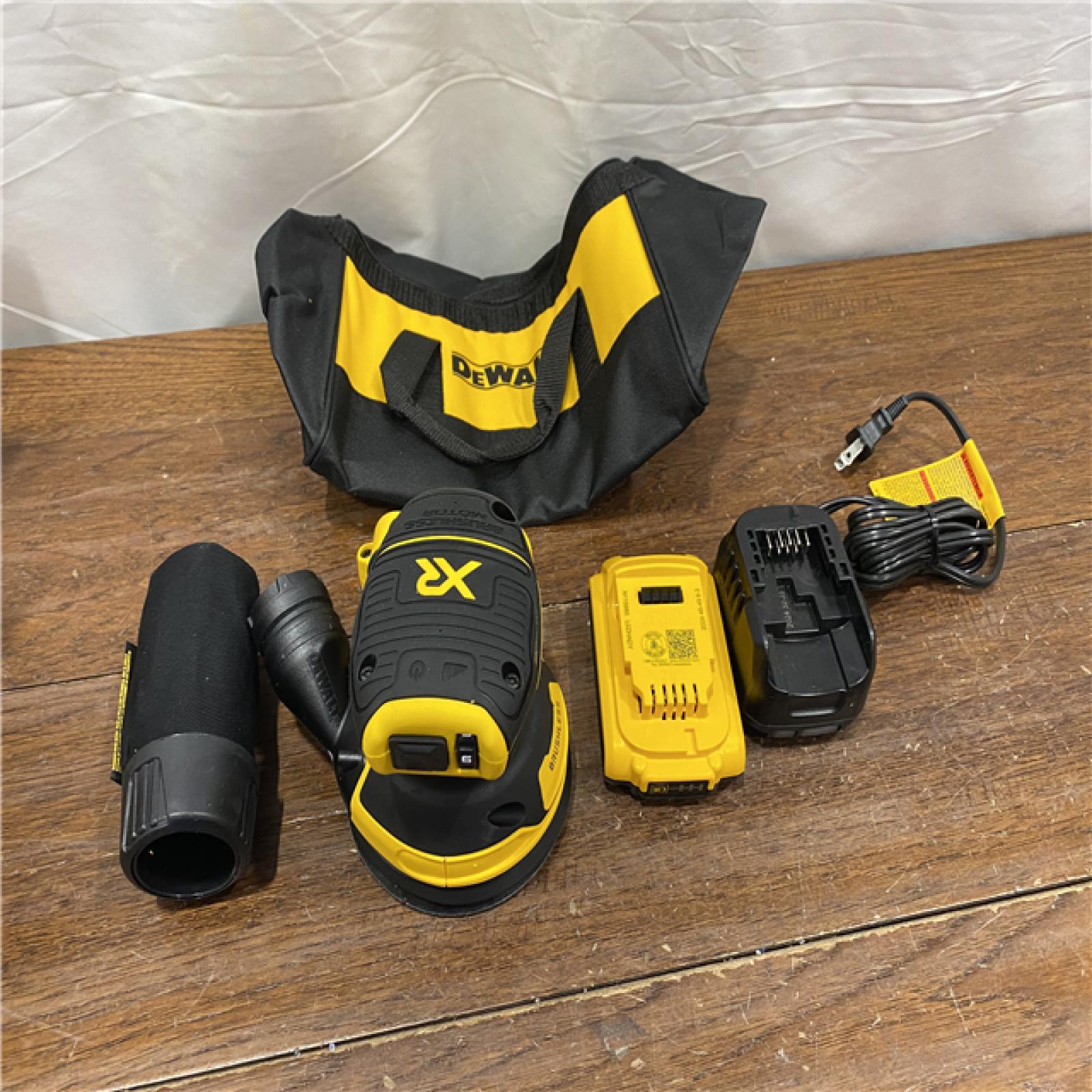 AS-ISDEWALT Cordless Brushless Random Orbital Sander KIT