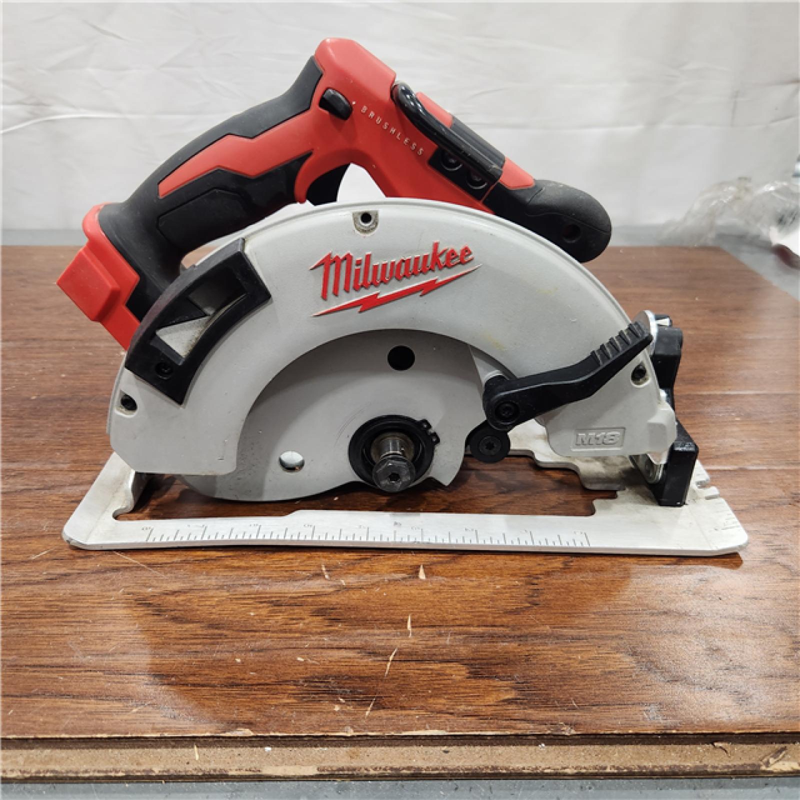 AS-IS Milwaukee M18 7-1/4  18V Brushless Circular Saw 2631-20 (Bare Tool)