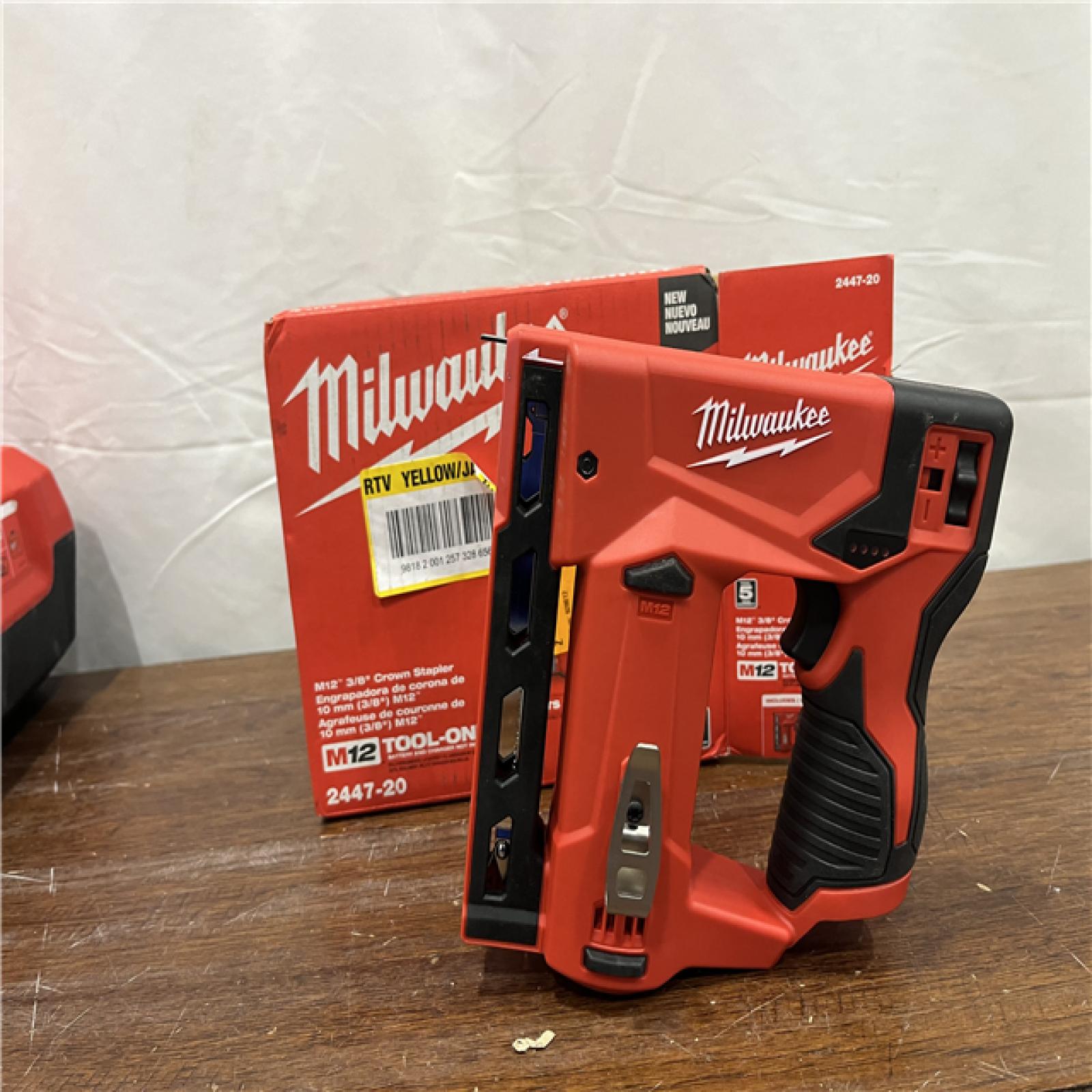 AS-IS Milwaukee M18 FUEL 18V Lithium-Ion Brushless Cordless Hammer Drill and Impact Driver Combo Kit (2-Tool) with 2 Batteries