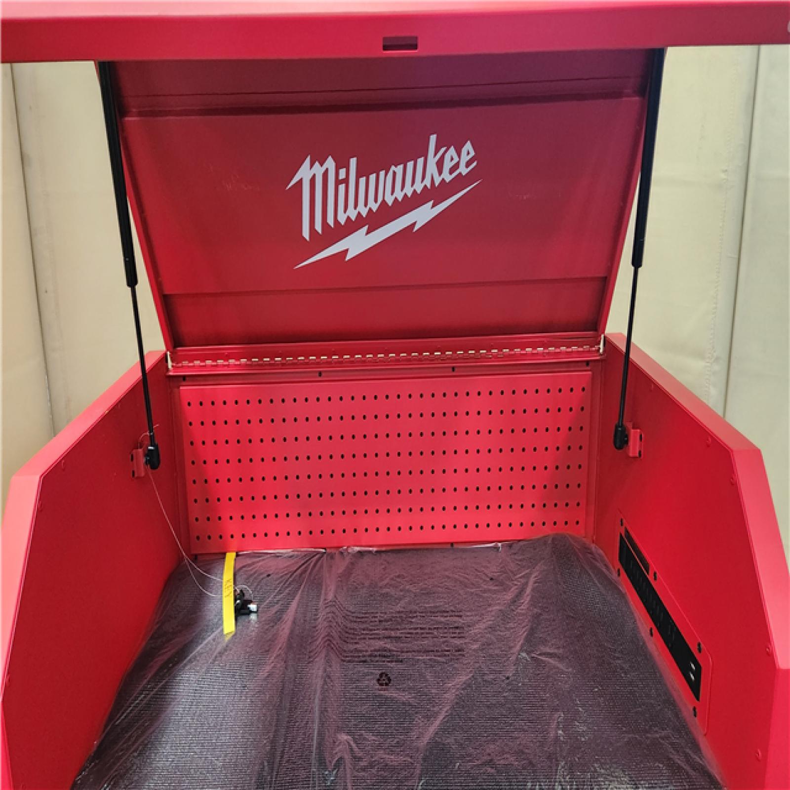 CALIFORNIA AS-IS MILWAUKEE 41 8  DRAWER STEEL STORAGE CHEST