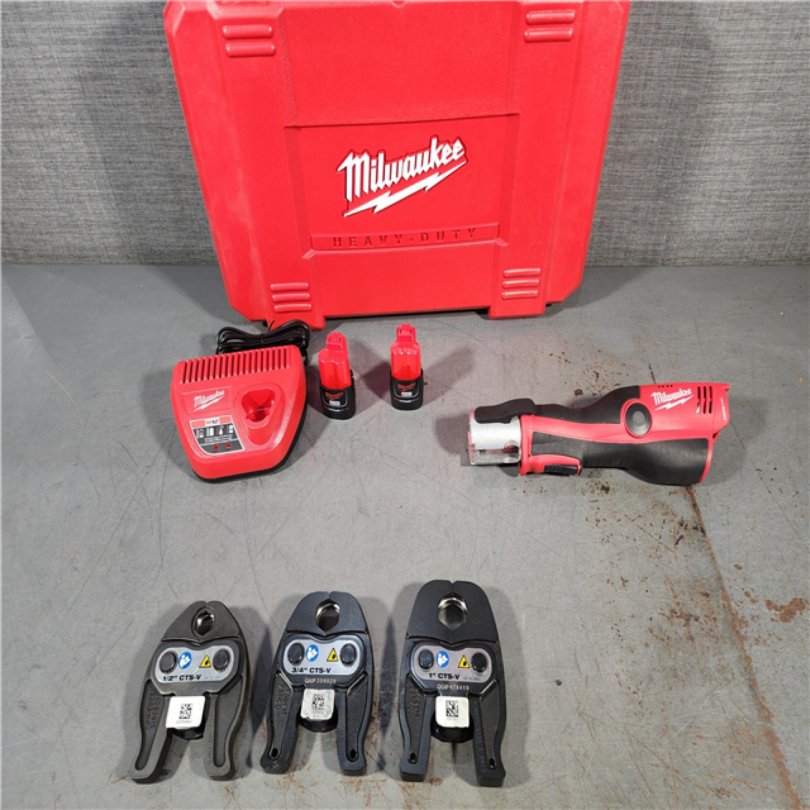 HOUSTON LOCATION - AS-IS (APPEARS LIKE NEW) Milwaukee M12 Force Logic Press Tool 1/2 in. to 1 in. Kit