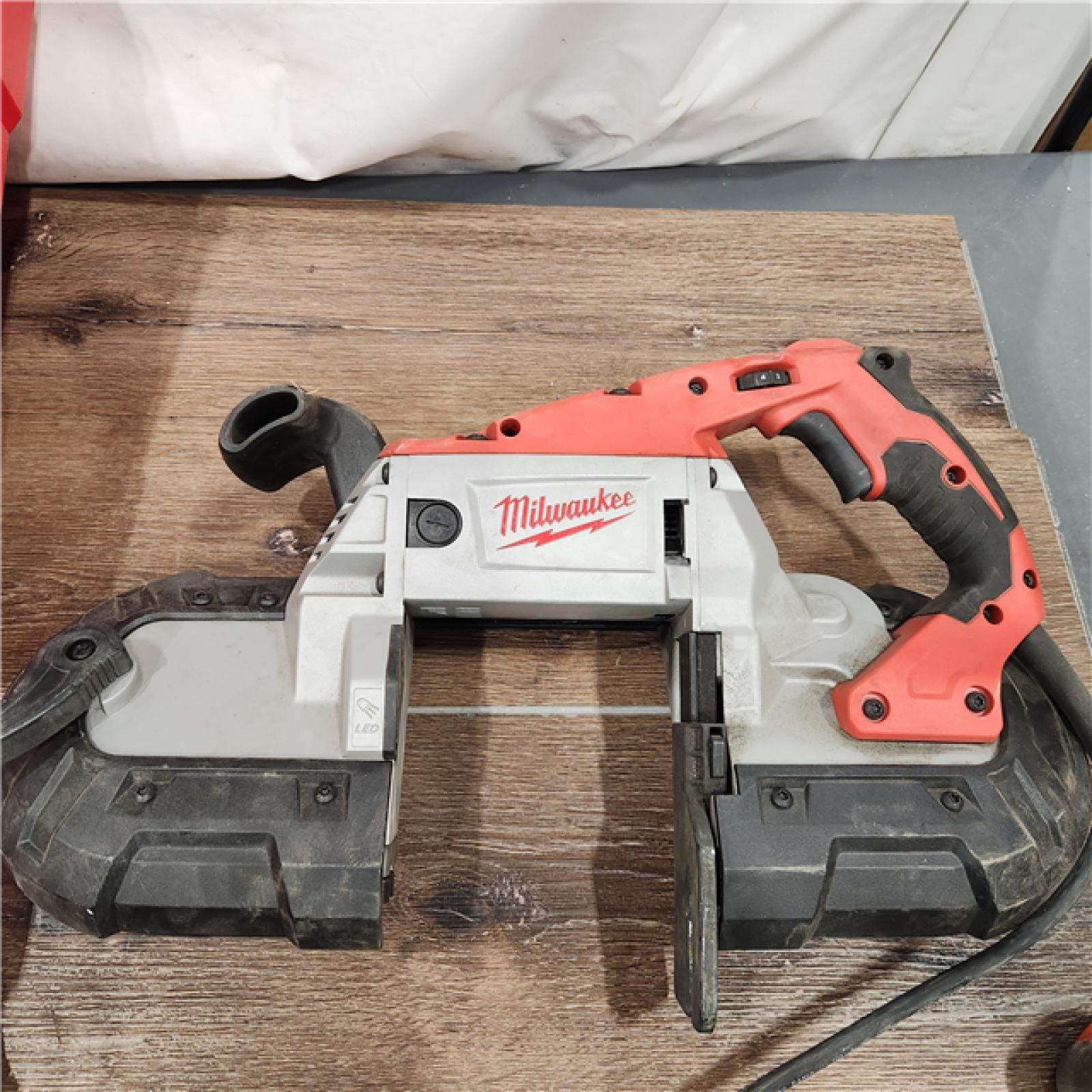 AS-IS Milwaukee 6232-21 - 120V 11.0A Corded Variable Speed Band Saw