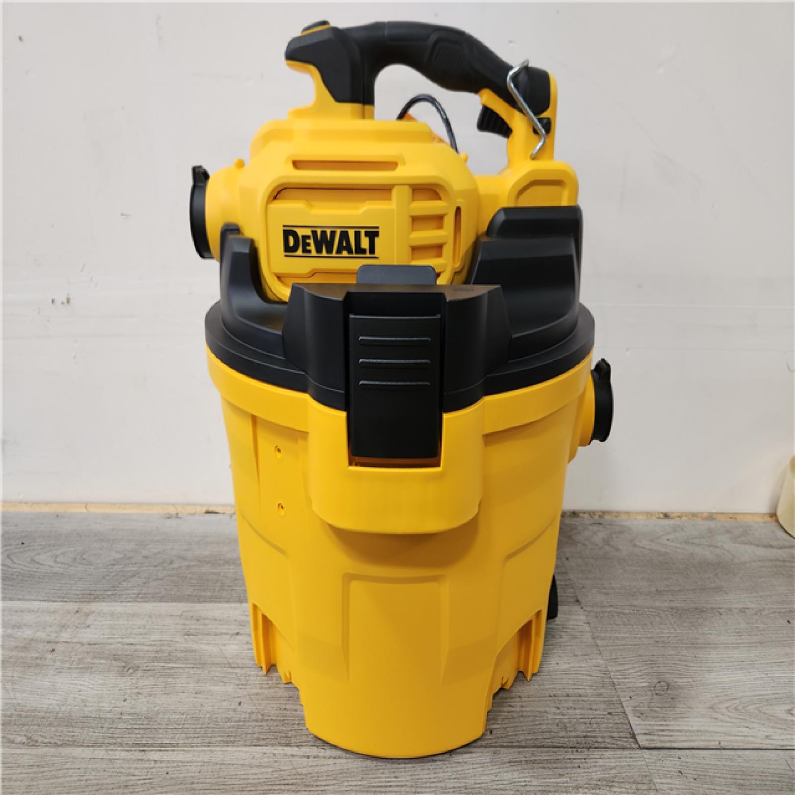 Phoenix Location DEWALT 9 Gal. 5-Peak HP Wet/Dry Vac with Detachable Blower, Filters, and Accessories