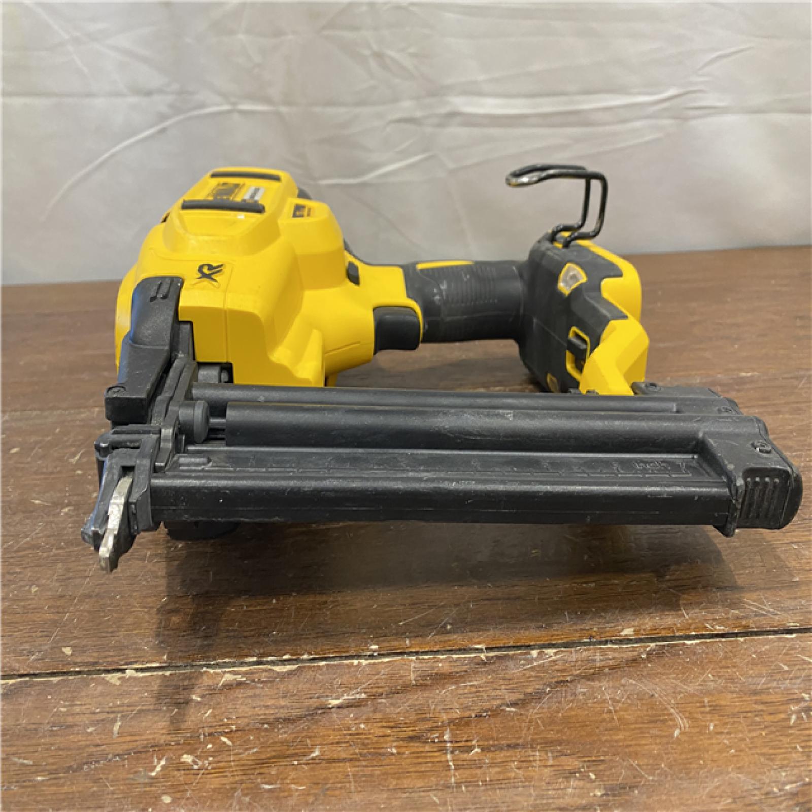 AS-ISDeWalt 20V MAX XR Lithium-Ion Electric Cordless 18-Gauge Brad Nailer (Tool Only)