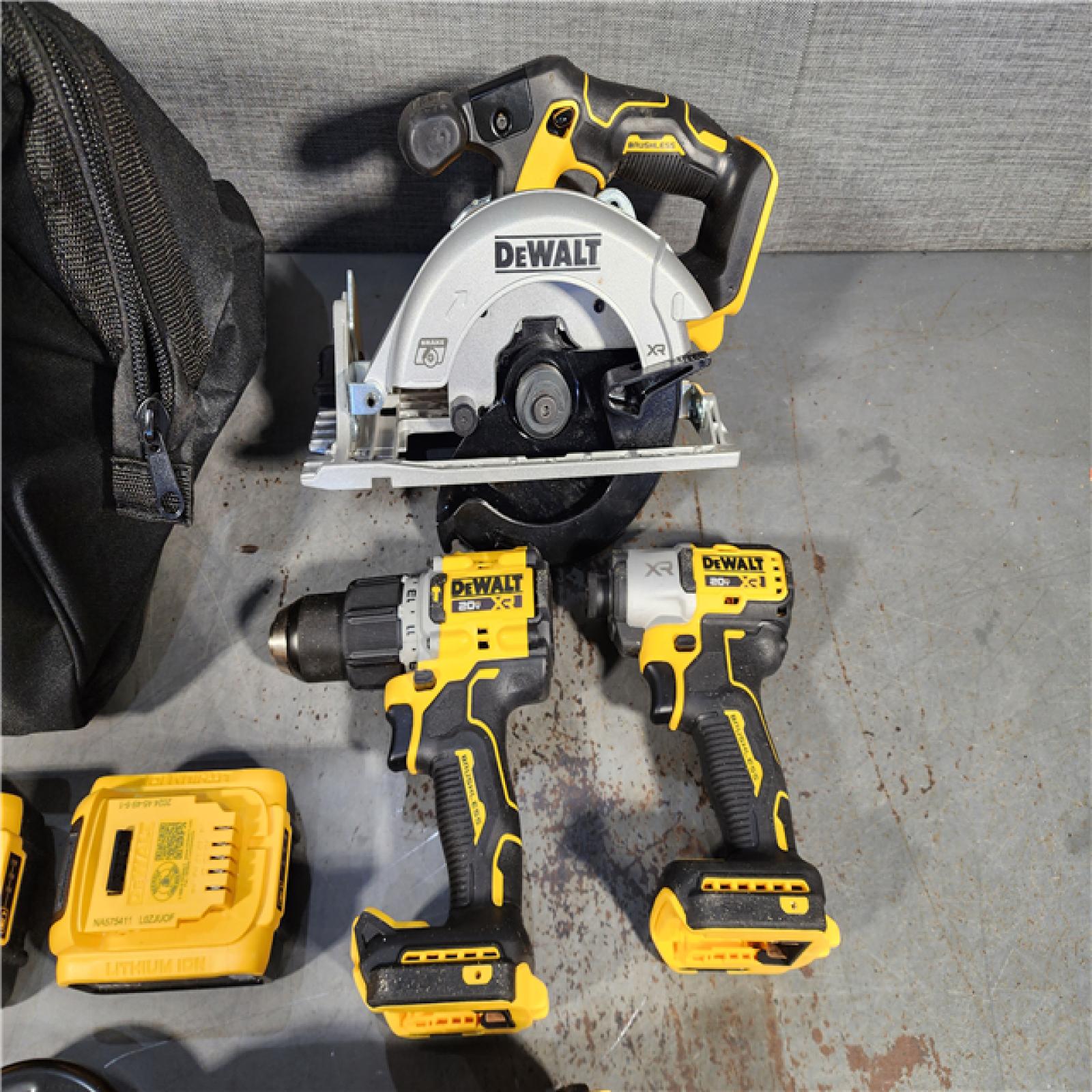 HOUSTON LOCATION - AS-IS DEWALT 20V 6-TOOL COMBO KIT W (2) BATTERY & CHARGER