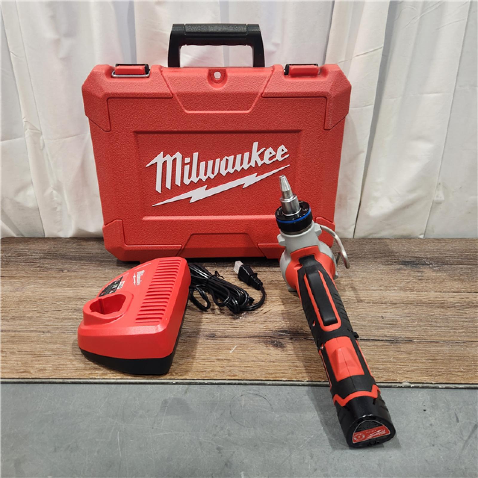 AS IS M12 12-Volt Lithium-Ion Cordless PEX Expansion Tool Kit with (2) 1.5 Ah Batteries, (3) Expansion Heads and Hard Case