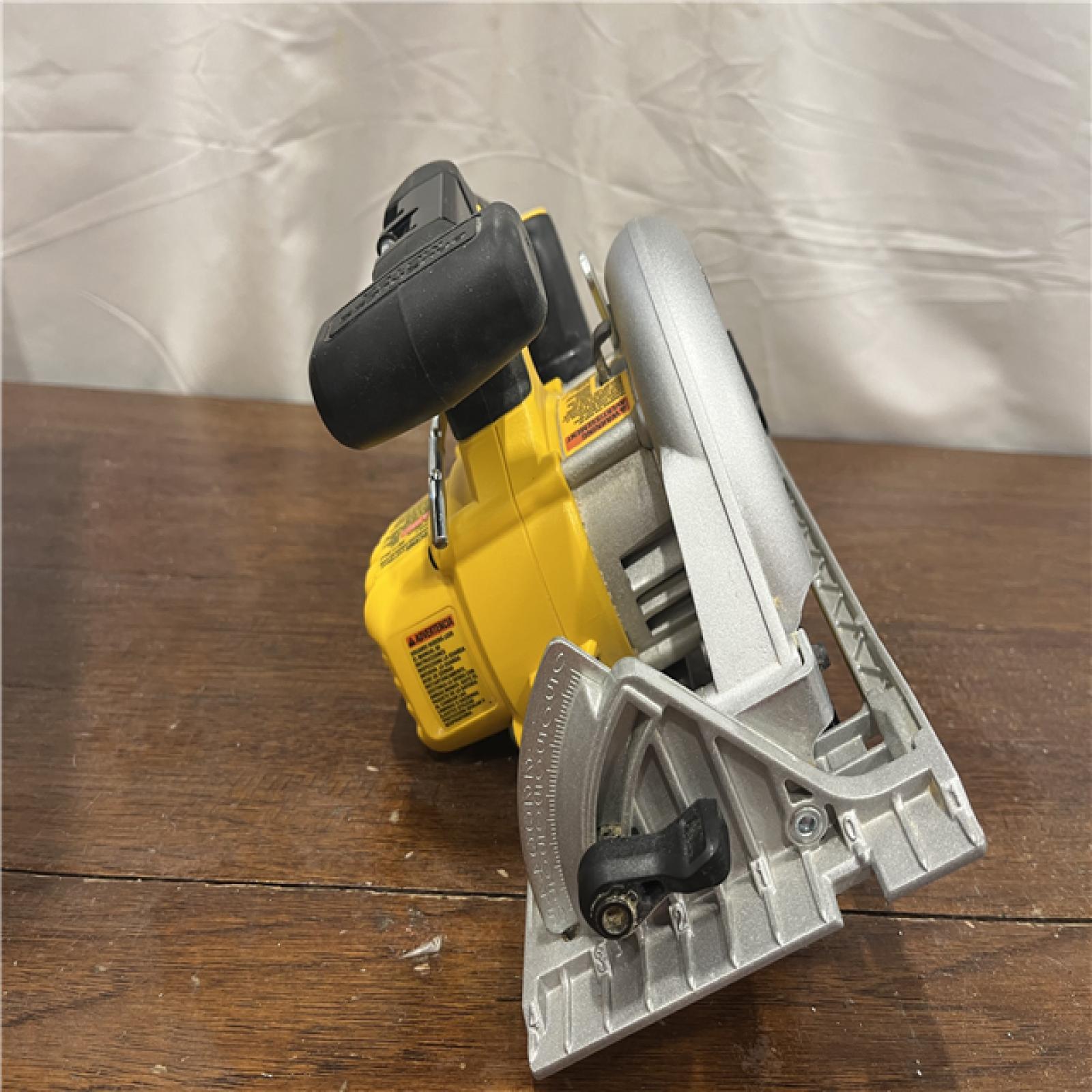 AS-ISDeWALT DCS565B 20V Max Brushless 6.5   Cordless Circular Saw