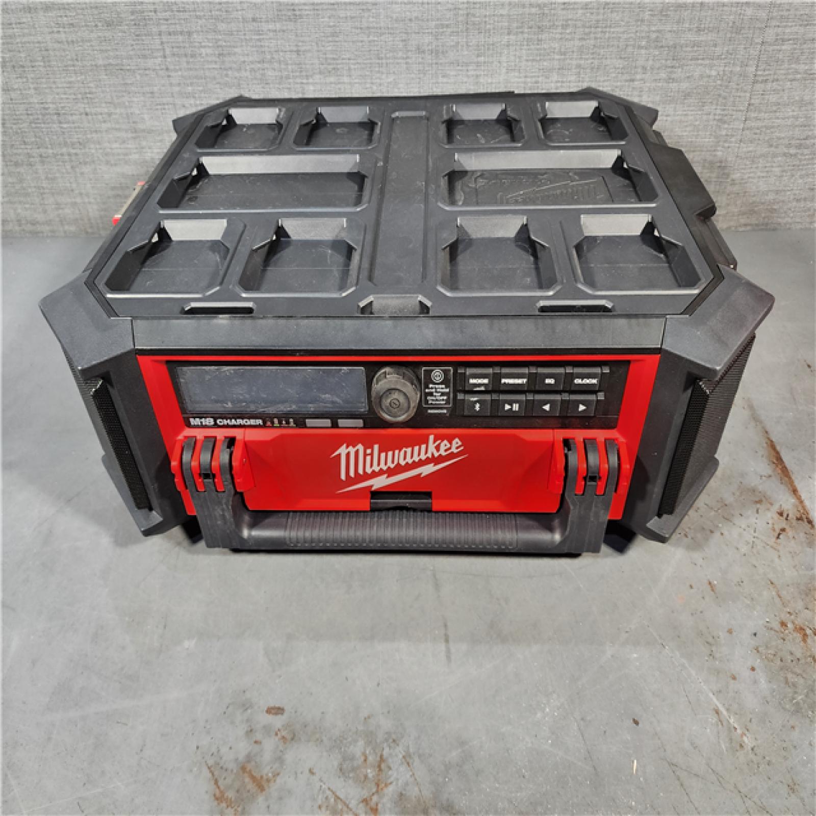 HOUSTON LOCATION - AS-IS Milwaukee 2950-20 18V M18 PACKOUT Lithium-Ion Cordless Radio + Charger (Tool Only)