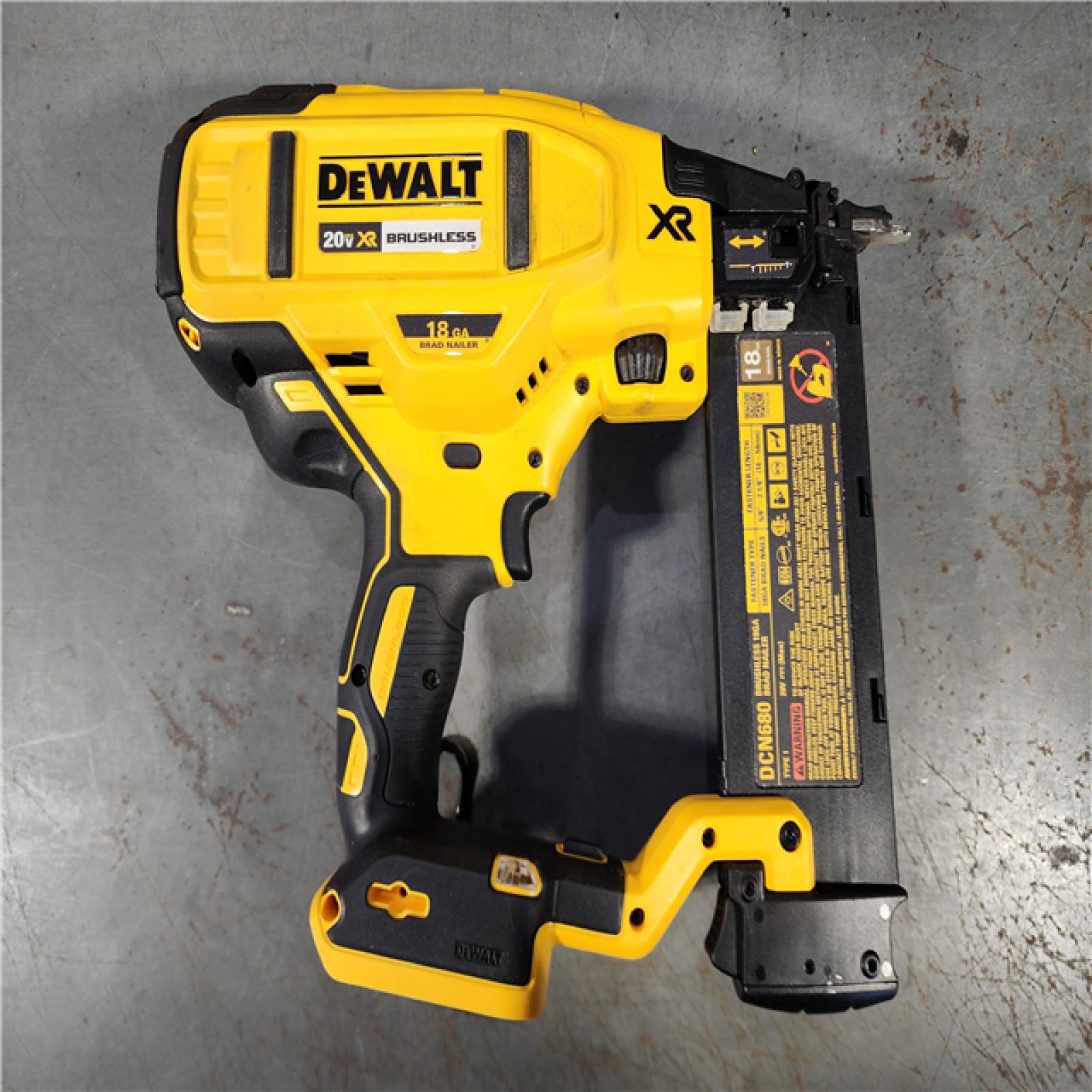 HOUSTON LOCATION - AS-IS DEWALT 20V MAX XR 18 Gauge Brad Nailer Kit