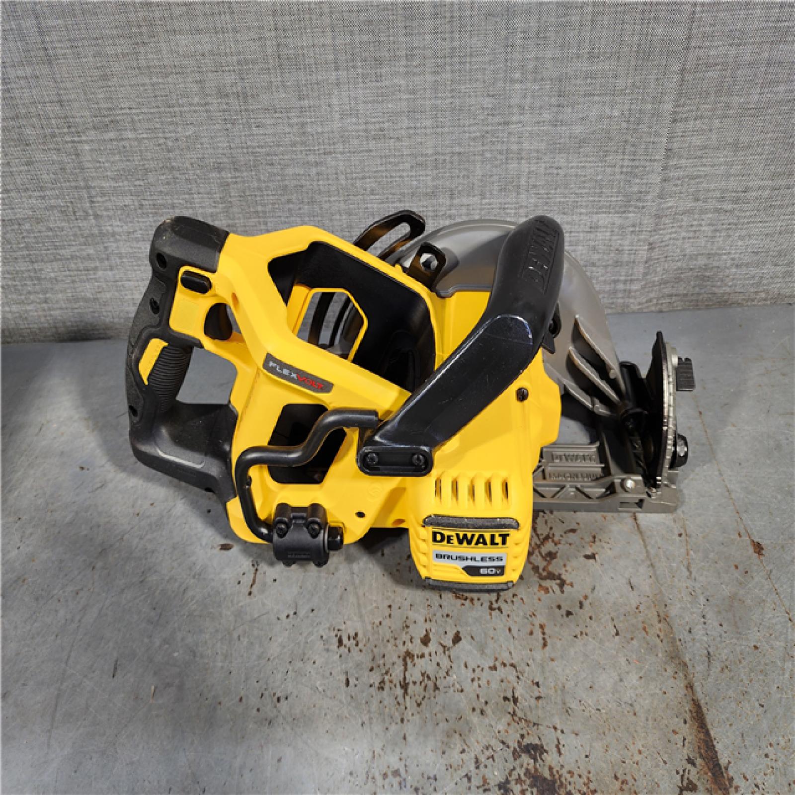 HOUSTON LOCATION - AS-IS DEWALT FLEXVOLT 60V MAX Cordless Brushless 7-1/4 in. Wormdrive Style Circular Saw (Tool Only)