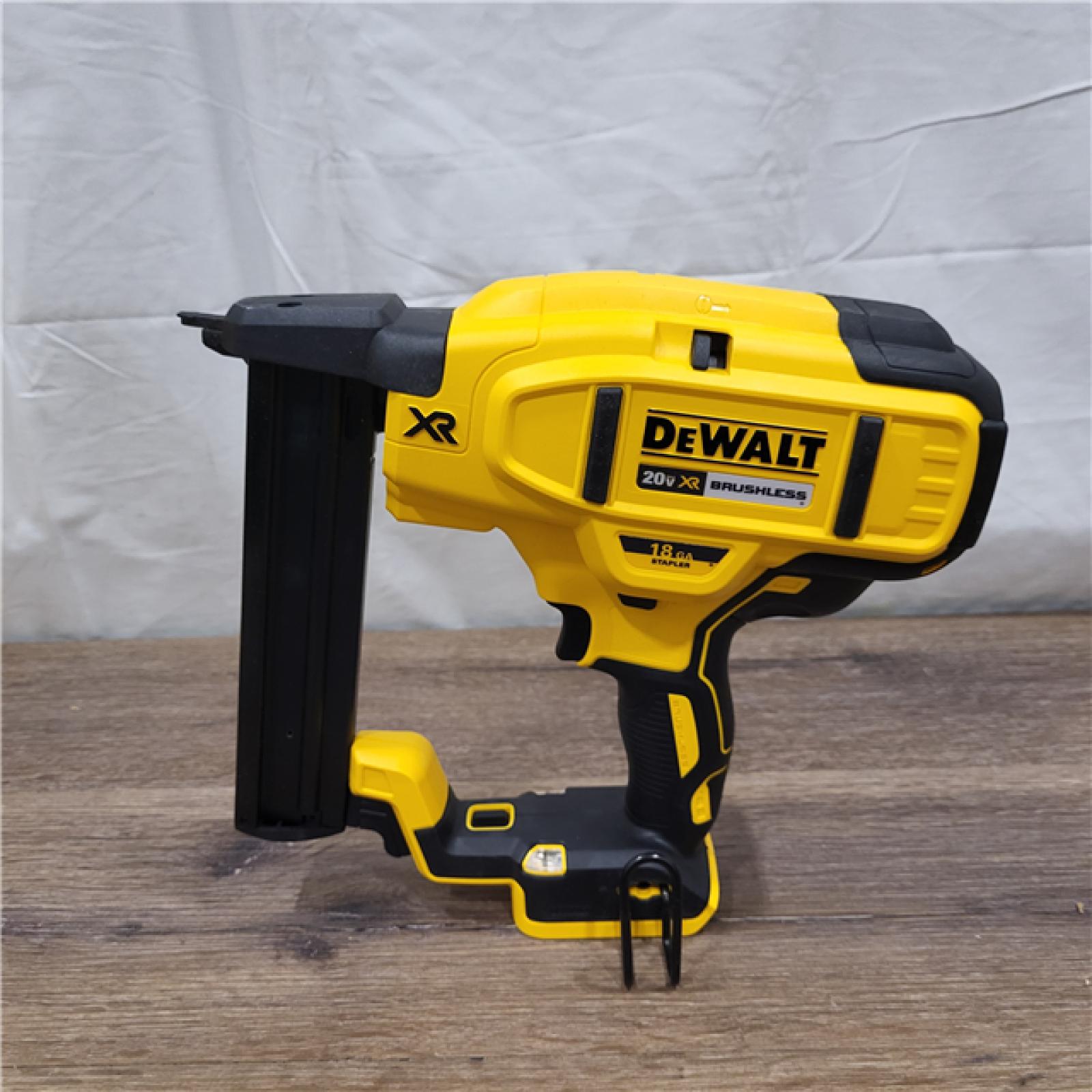 AS-IS DEWALT 20V MAX XR 18 Gauge Brad Nailer Kit