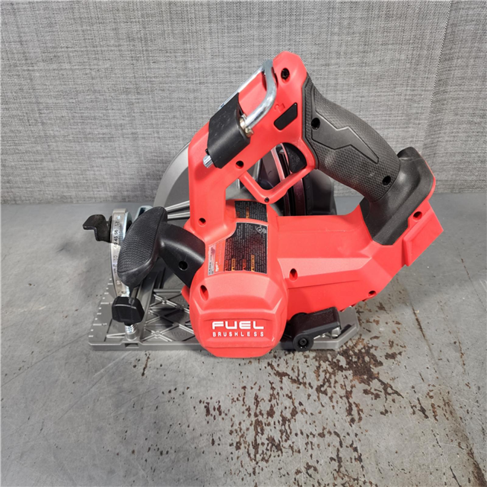 HOUSTON LOCATION - AS-IS Milwaukee M18 FUEL 18V Lithium-Ion Brushless Cordless 7-1/4 in. Circular Saw (Tool-Only)