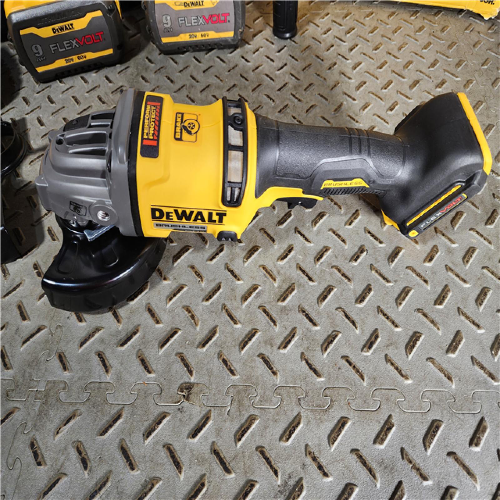 HOUSTON LOCATION - AS-IS DeWalt Flexvolt 60V Max Cordless Grinder  4.5 in; 6 in  Kit  1 KT (115-DCG418X2)