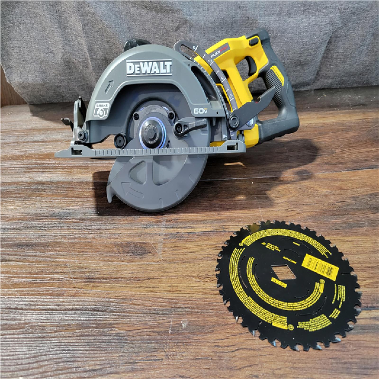 CALIFORNIA NEW DEWALT WORM DRIVE STYLE SAW WITH BRAKE(TOOL ONLY)