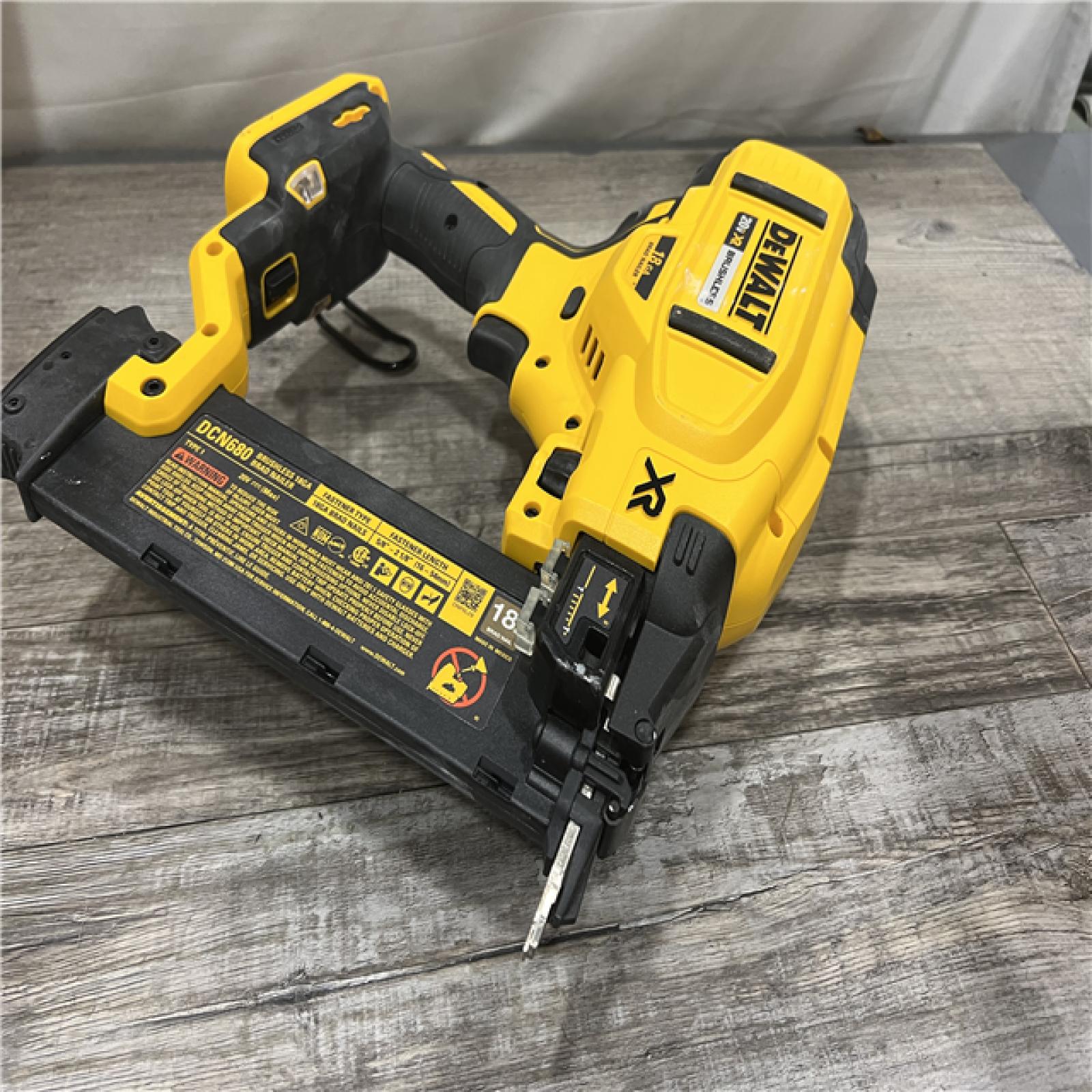 AS-IS DEWALT 20V MAX XR 18 Gauge Brad Nailer Kit