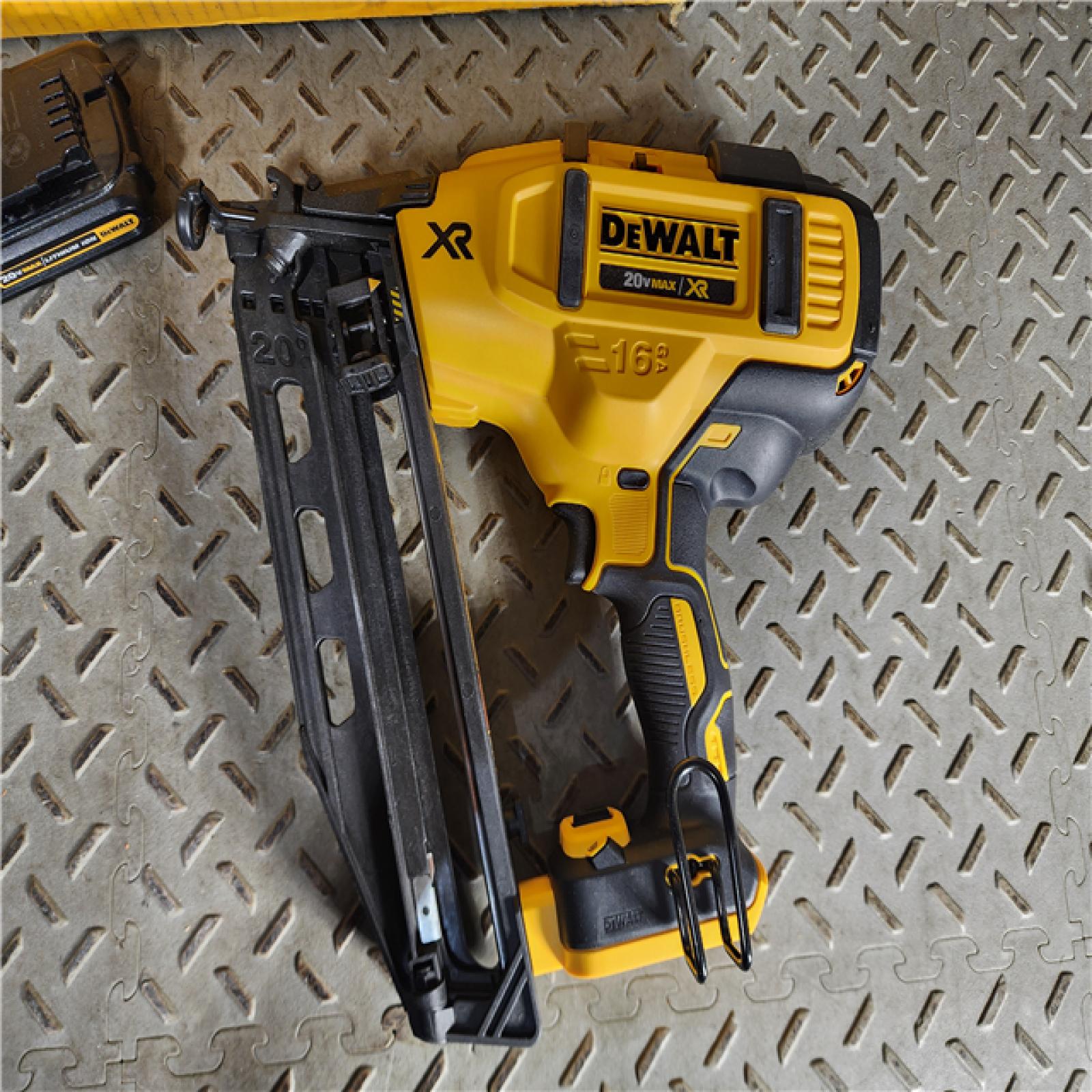 HOUSTON LOCATION - AS-IS DeWalt DCN660D1 20V 16 Gauge Cordless Angled Finish Nailer Kit W/ 2Ah Battery