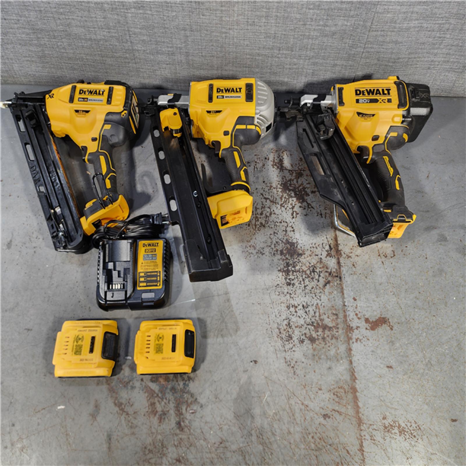 HOUSTON LOCATION - AS-IS DEWALT 3 NAILER KIT W/ (2) BATTERY & CHARGER