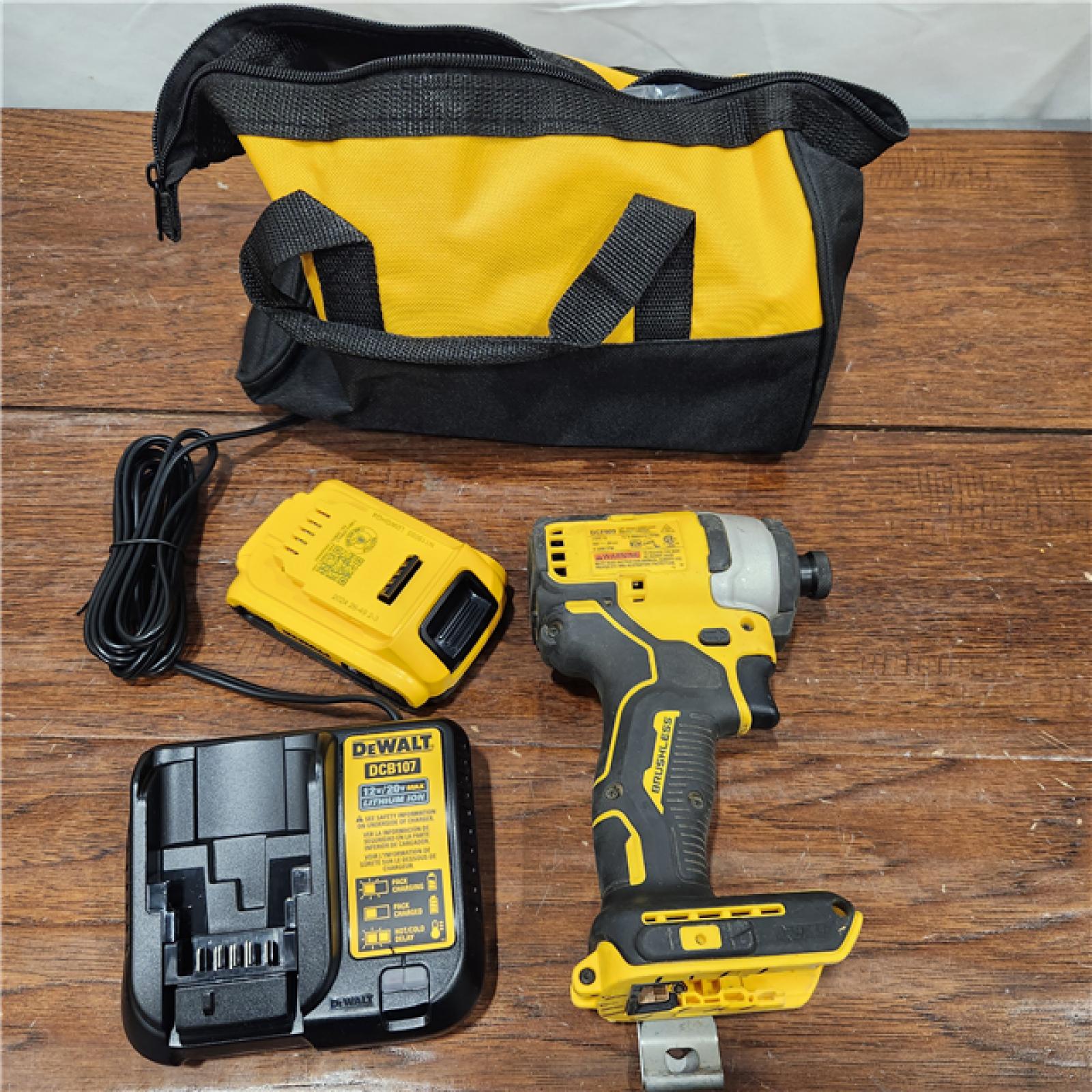 AS-IS DEWALT ATOMIC 20V MAX* Brushless Cordless Compact 1/4 in. Impact Driver Kit